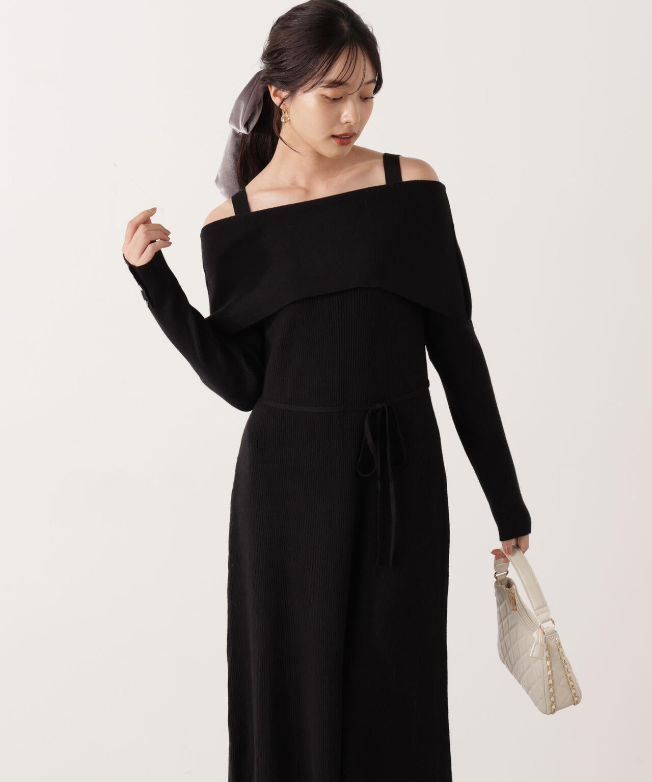 【加藤栞さん着用】オフショルリブニットワンピース