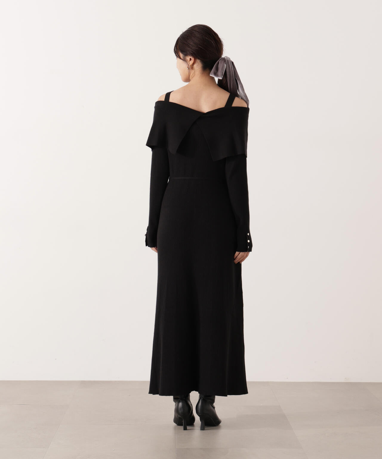 【加藤栞さん着用】オフショルリブニットワンピース