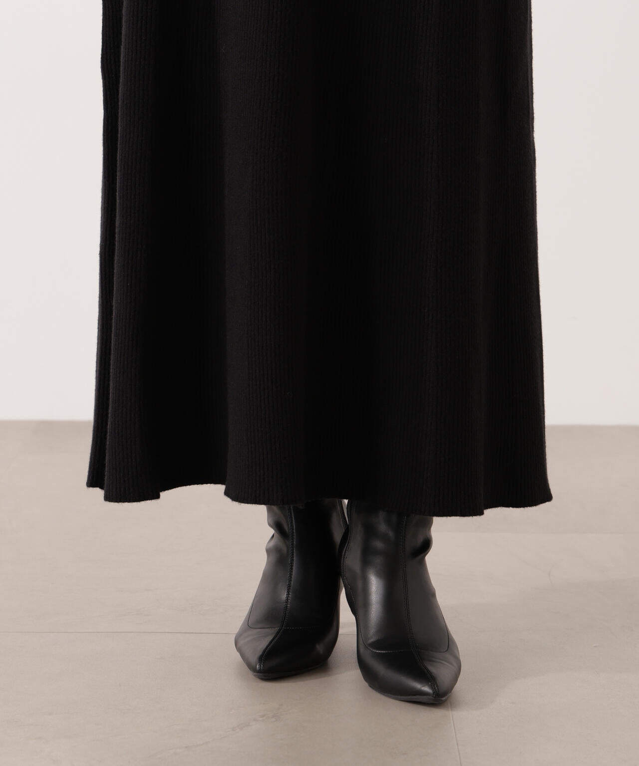 【加藤栞さん着用】オフショルリブニットワンピース