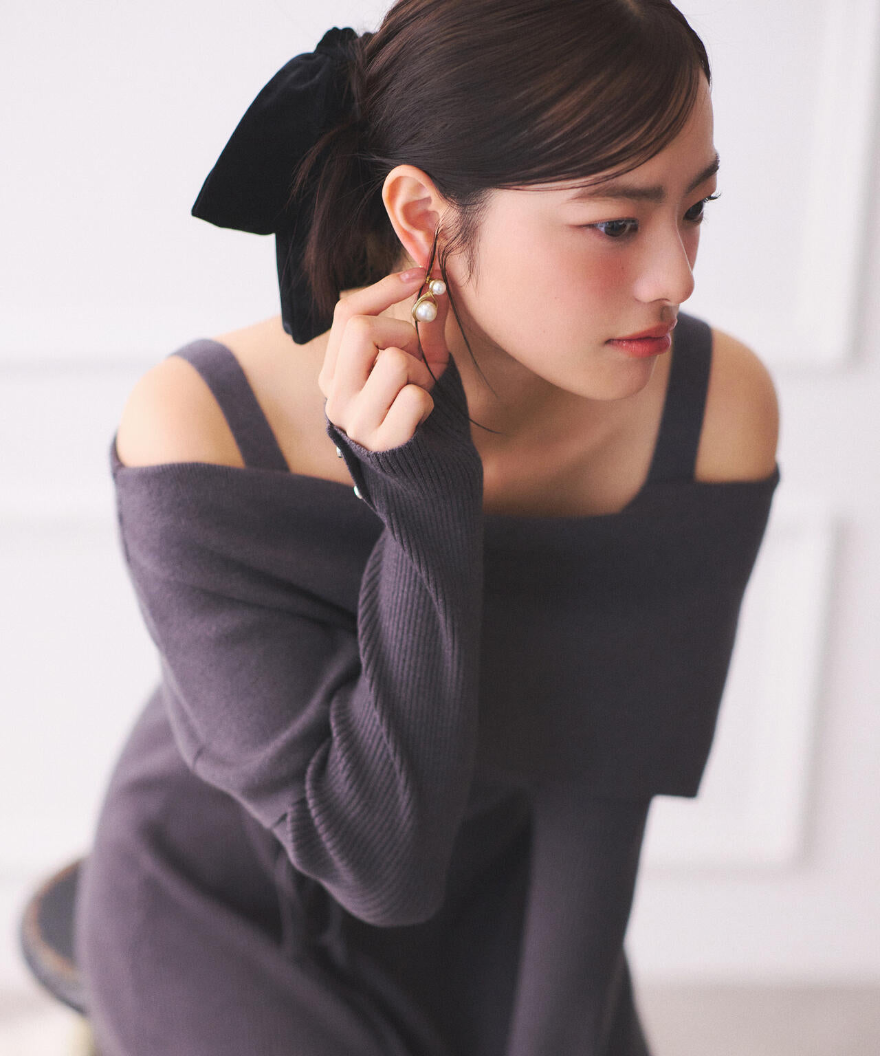 【加藤栞さん着用】オフショルリブニットワンピース