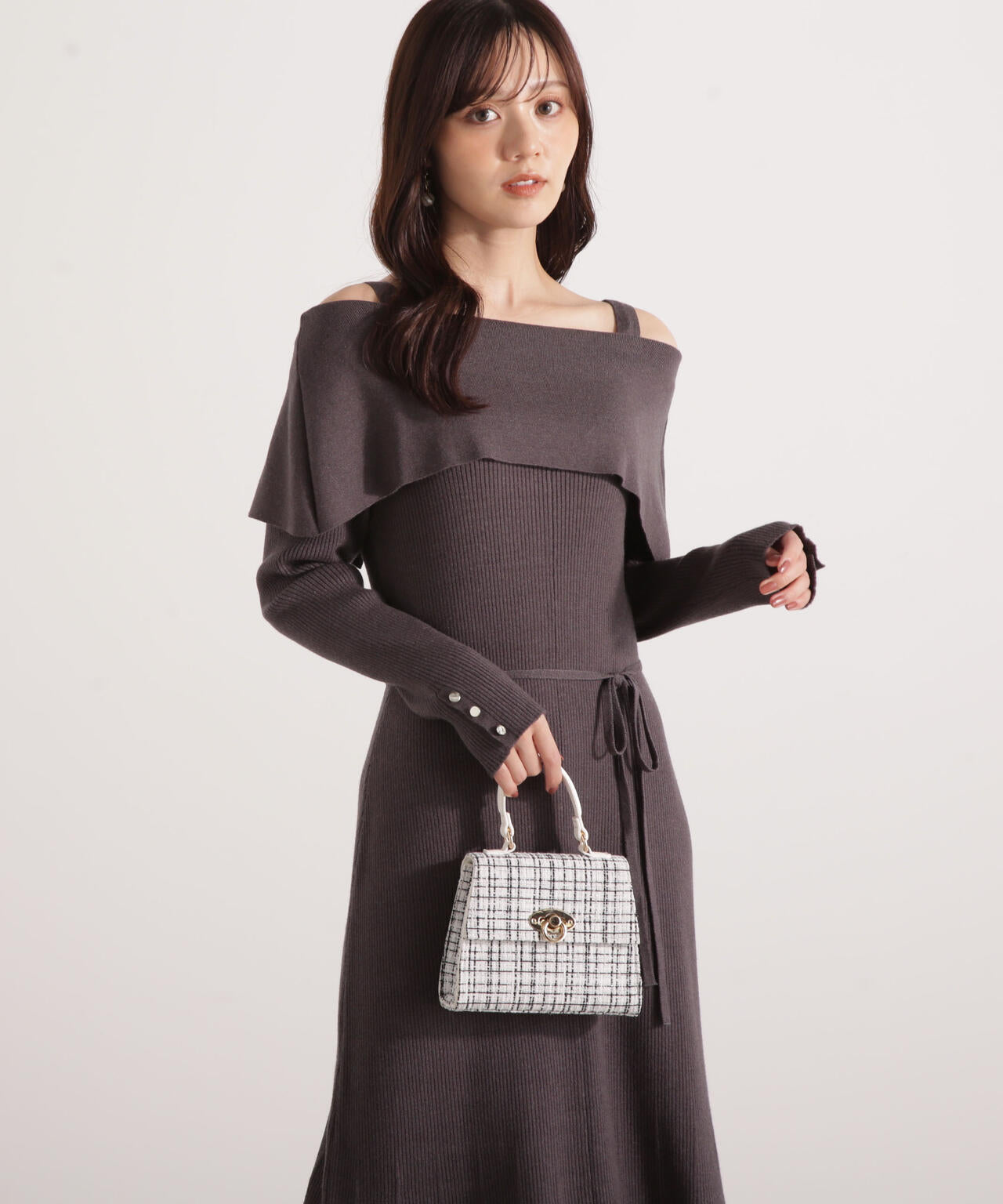 【加藤栞さん着用】オフショルリブニットワンピース