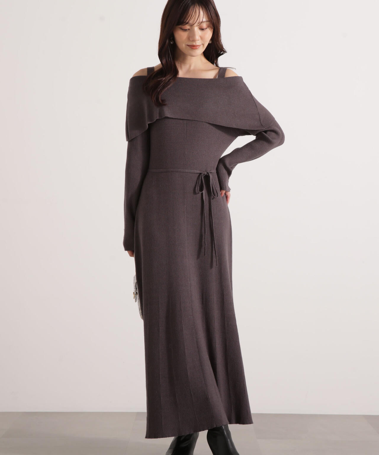 【加藤栞さん着用】オフショルリブニットワンピース