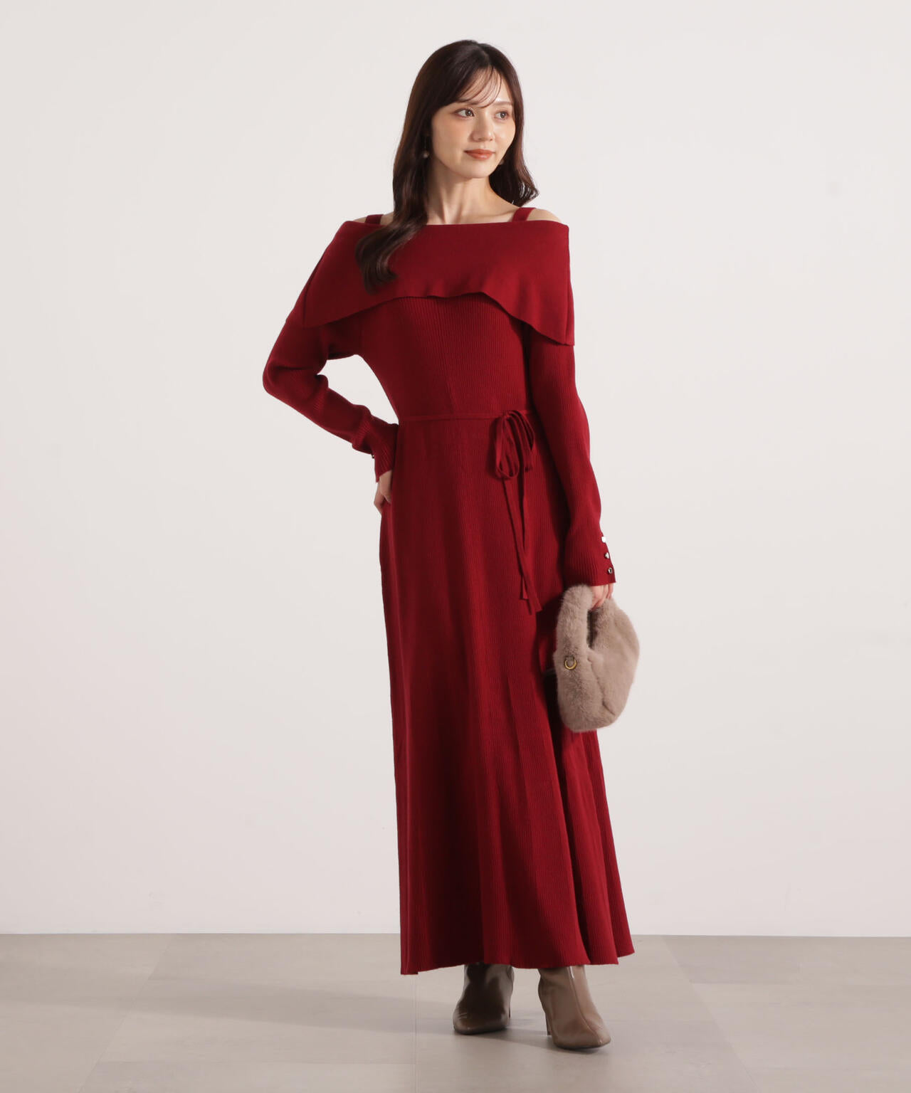 【加藤栞さん着用】オフショルリブニットワンピース