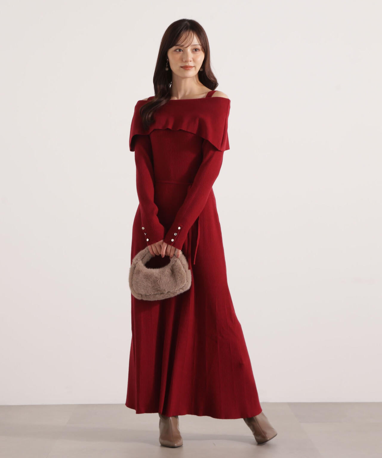【加藤栞さん着用】オフショルリブニットワンピース
