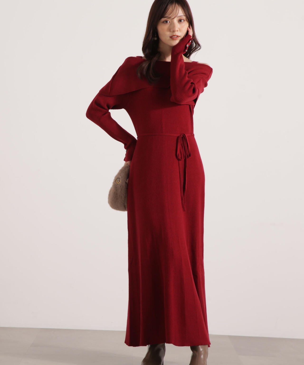 【加藤栞さん着用】オフショルリブニットワンピース