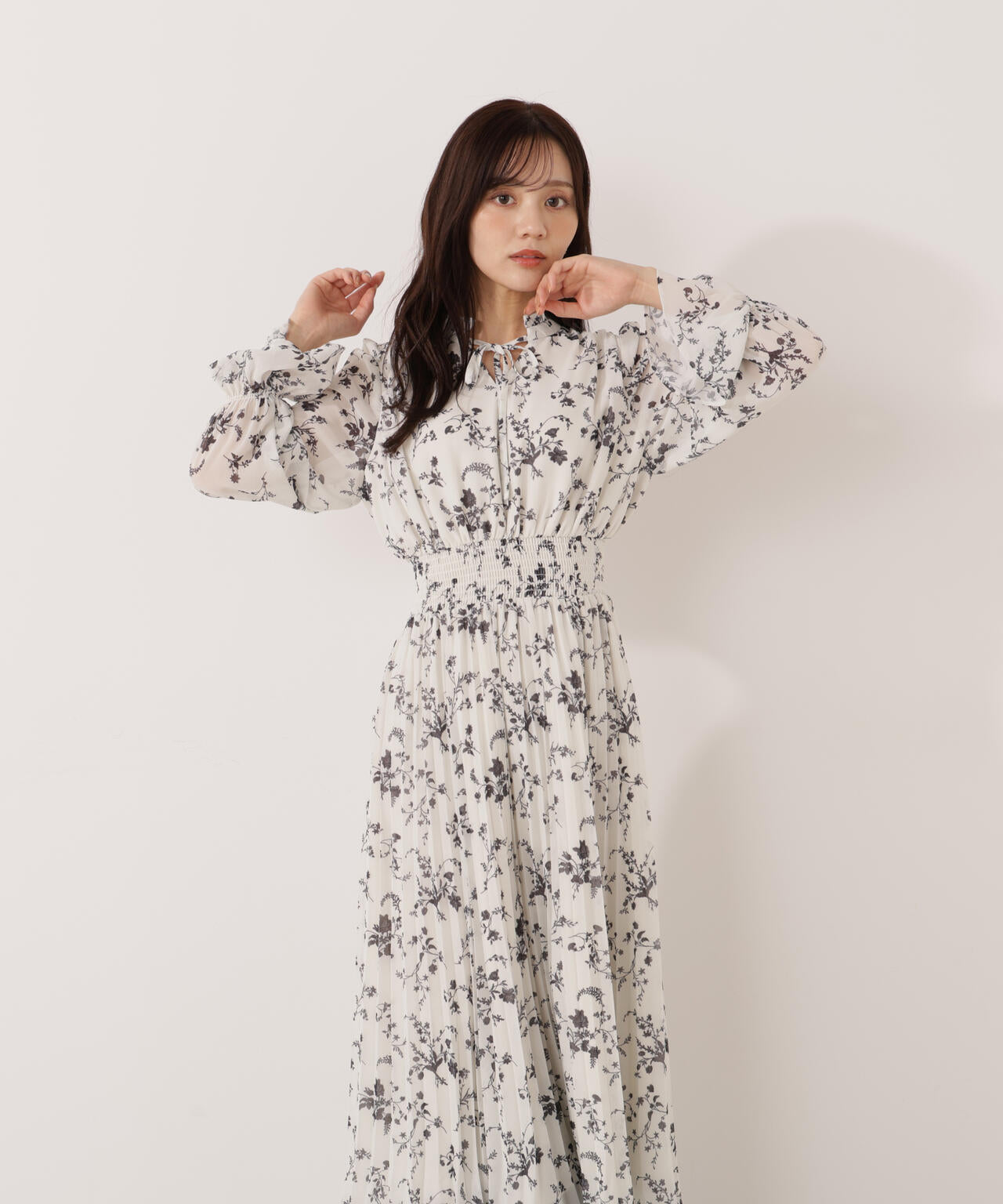 【加藤栞さん着用】花柄プリーツワンピース