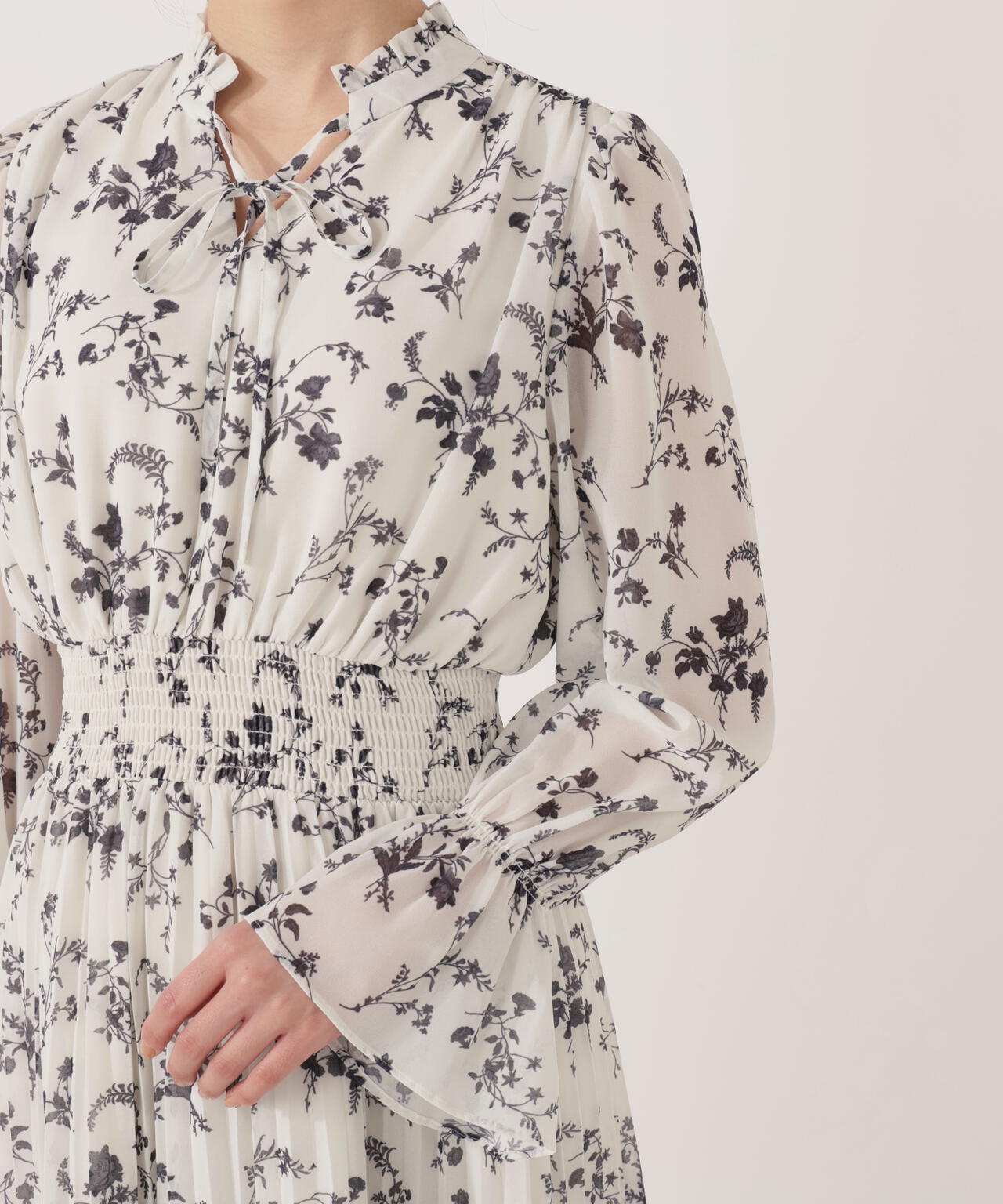 【加藤栞さん着用】花柄プリーツワンピース