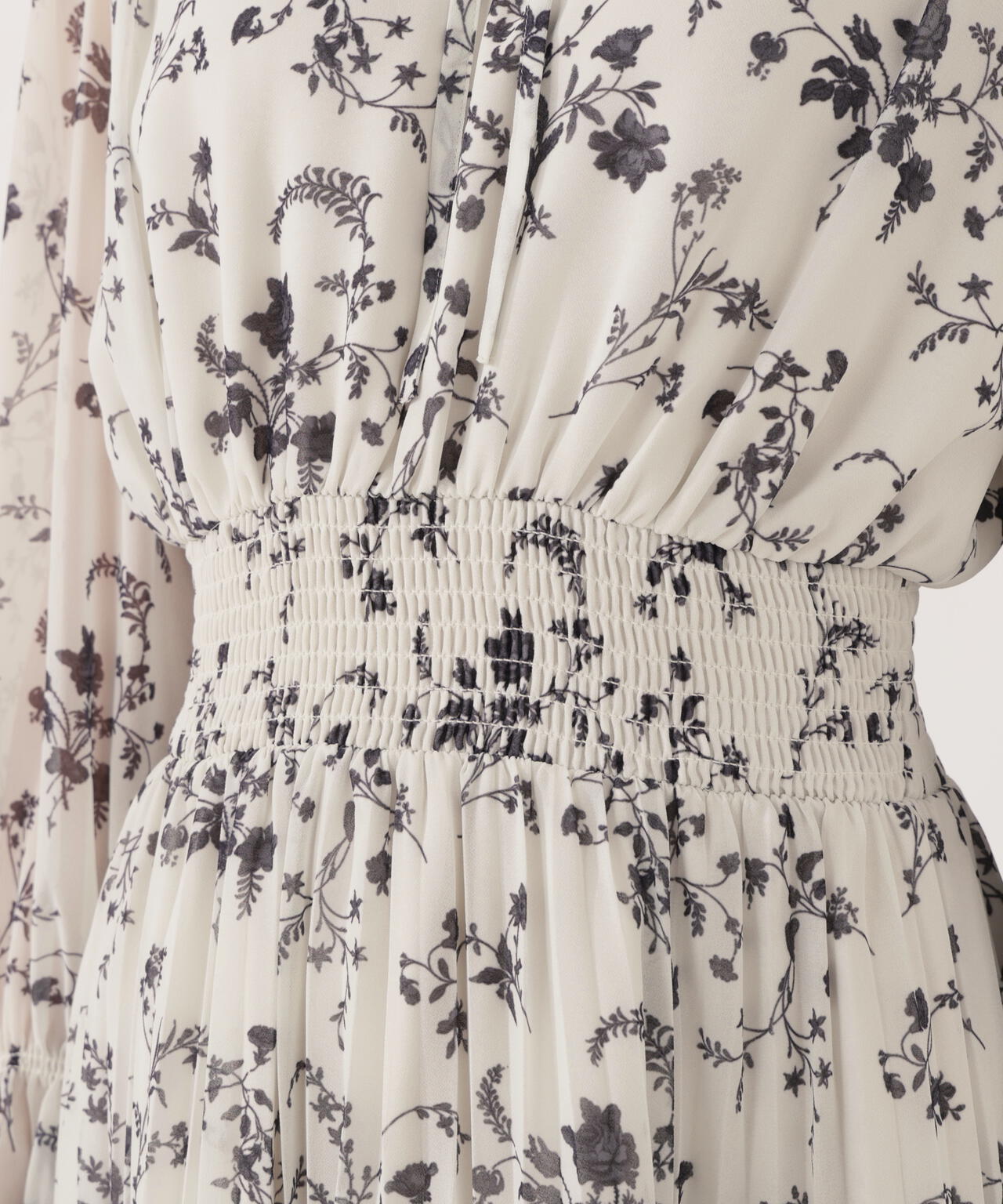 【加藤栞さん着用】花柄プリーツワンピース