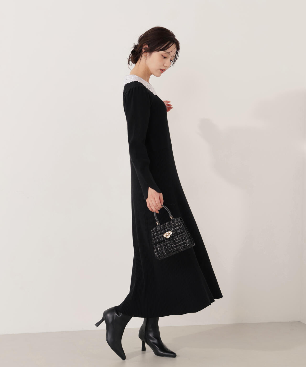 【加藤栞さん着用】レース襟付きニットワンピース