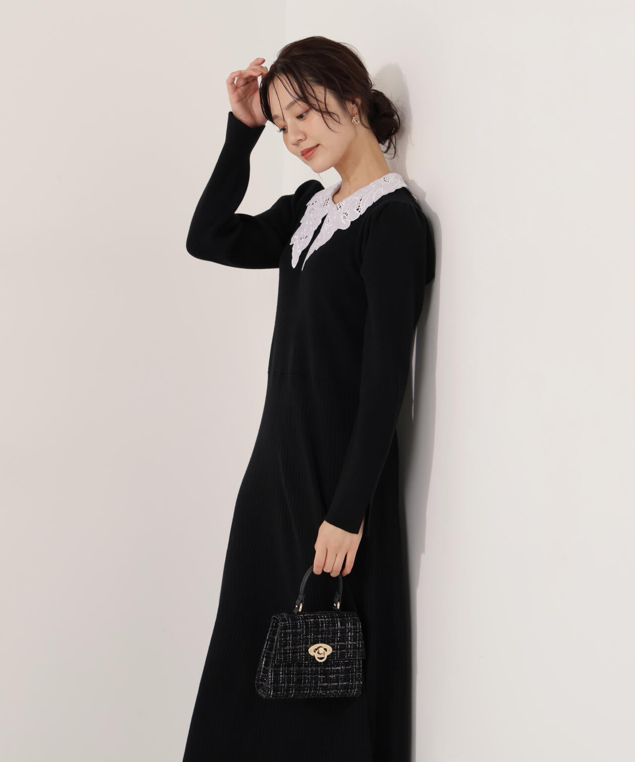 【加藤栞さん着用】レース襟付きニットワンピース