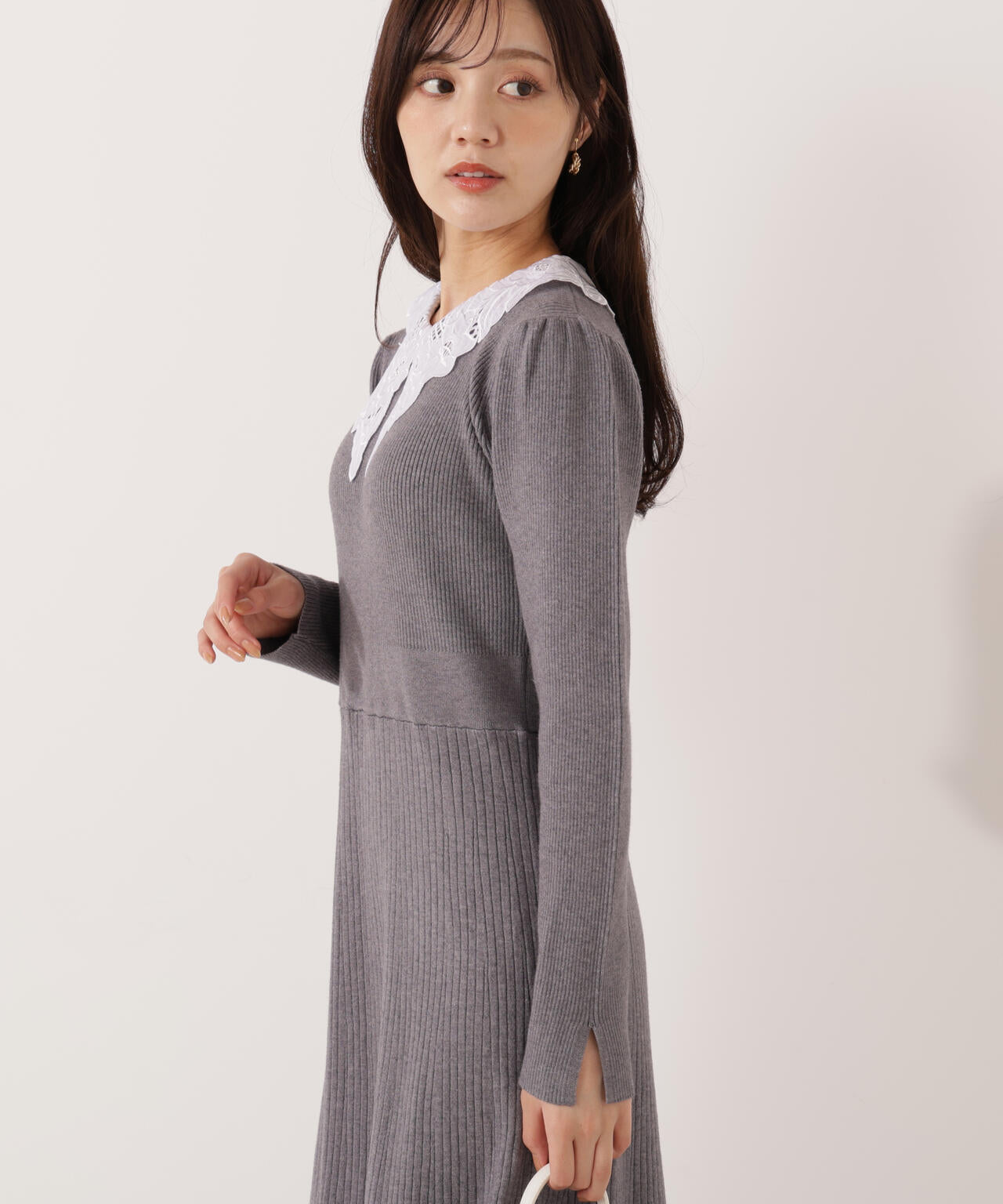 【加藤栞さん着用】レース襟付きニットワンピース