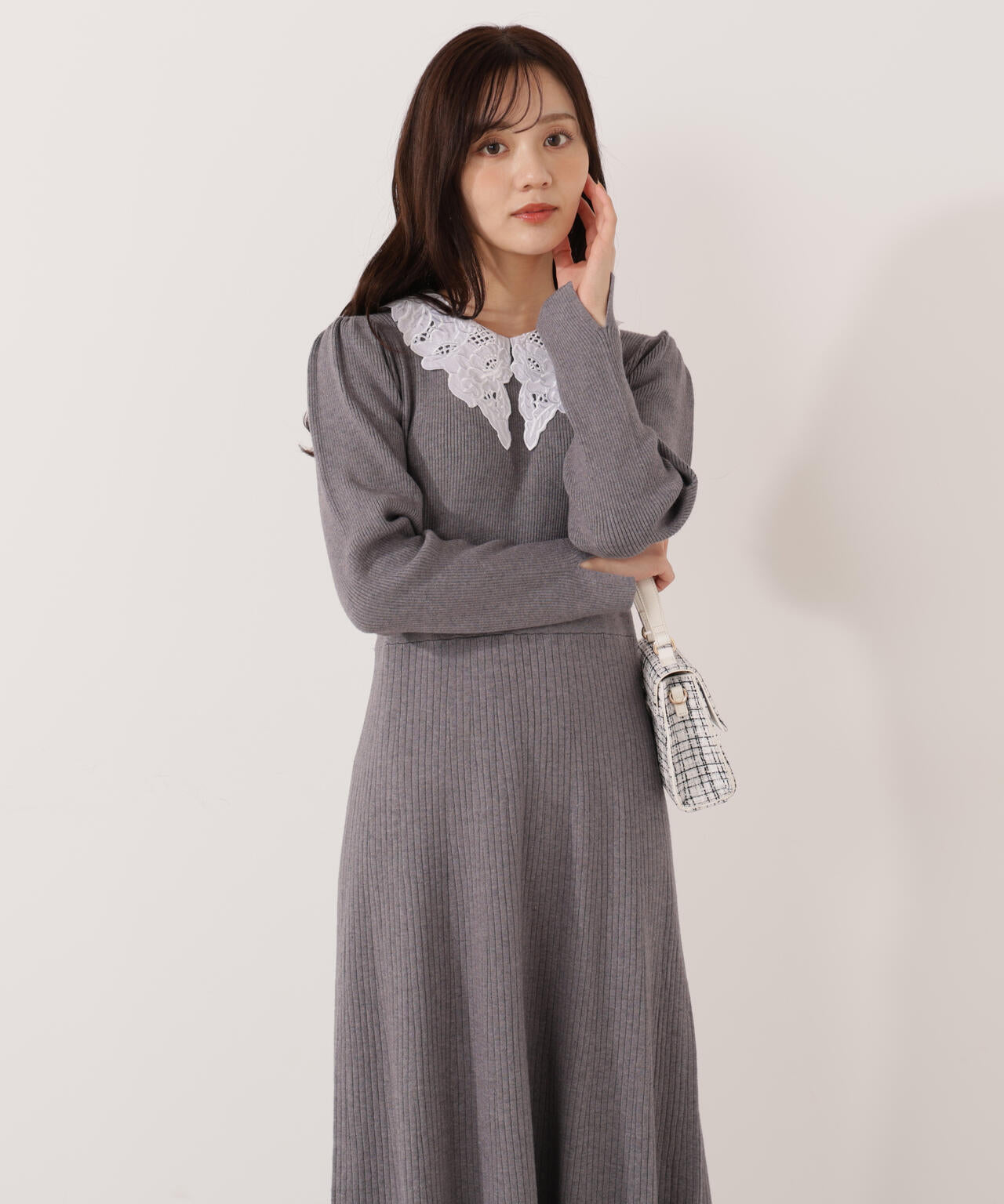 【加藤栞さん着用】レース襟付きニットワンピース