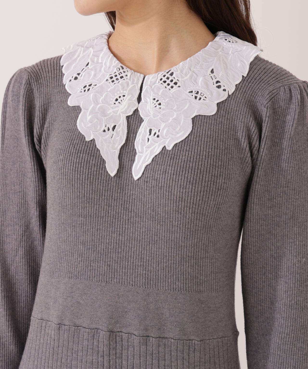 【加藤栞さん着用】レース襟付きニットワンピース