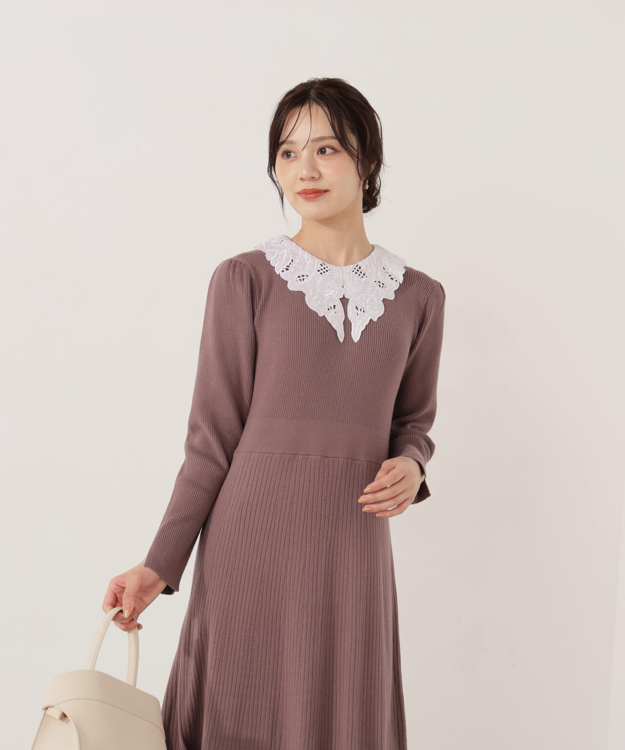 【加藤栞さん着用】レース襟付きニットワンピース