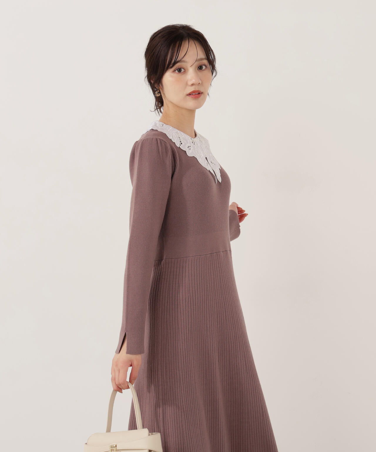 【加藤栞さん着用】レース襟付きニットワンピース