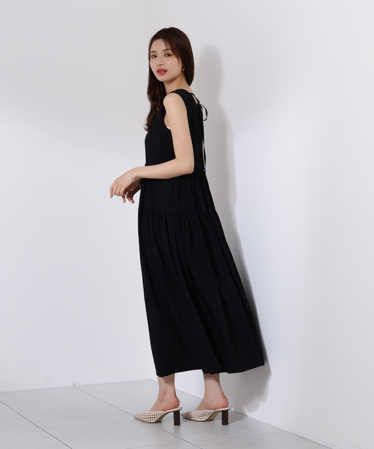 バックリボンティアードワンピース