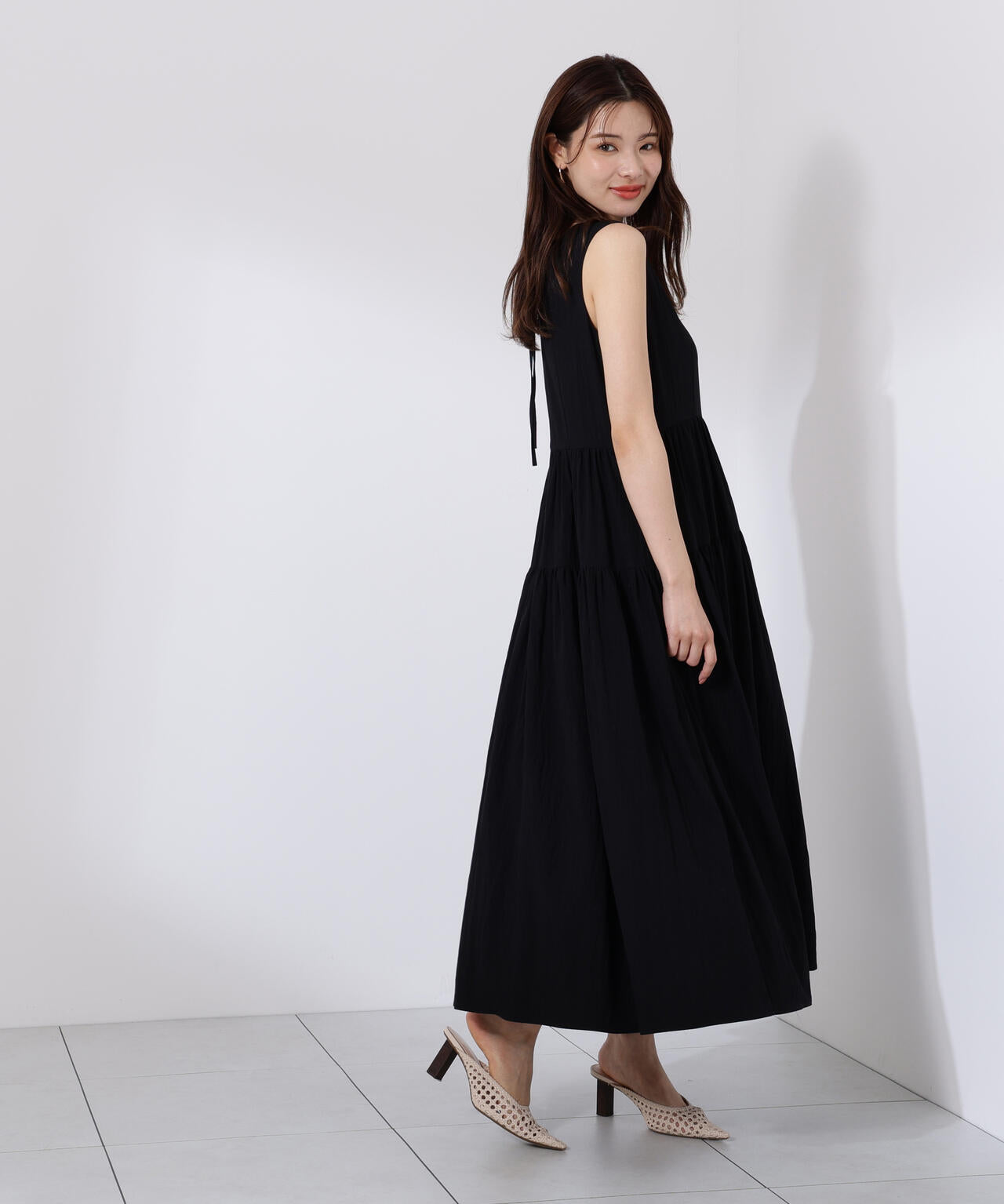 バックリボンティアードワンピース