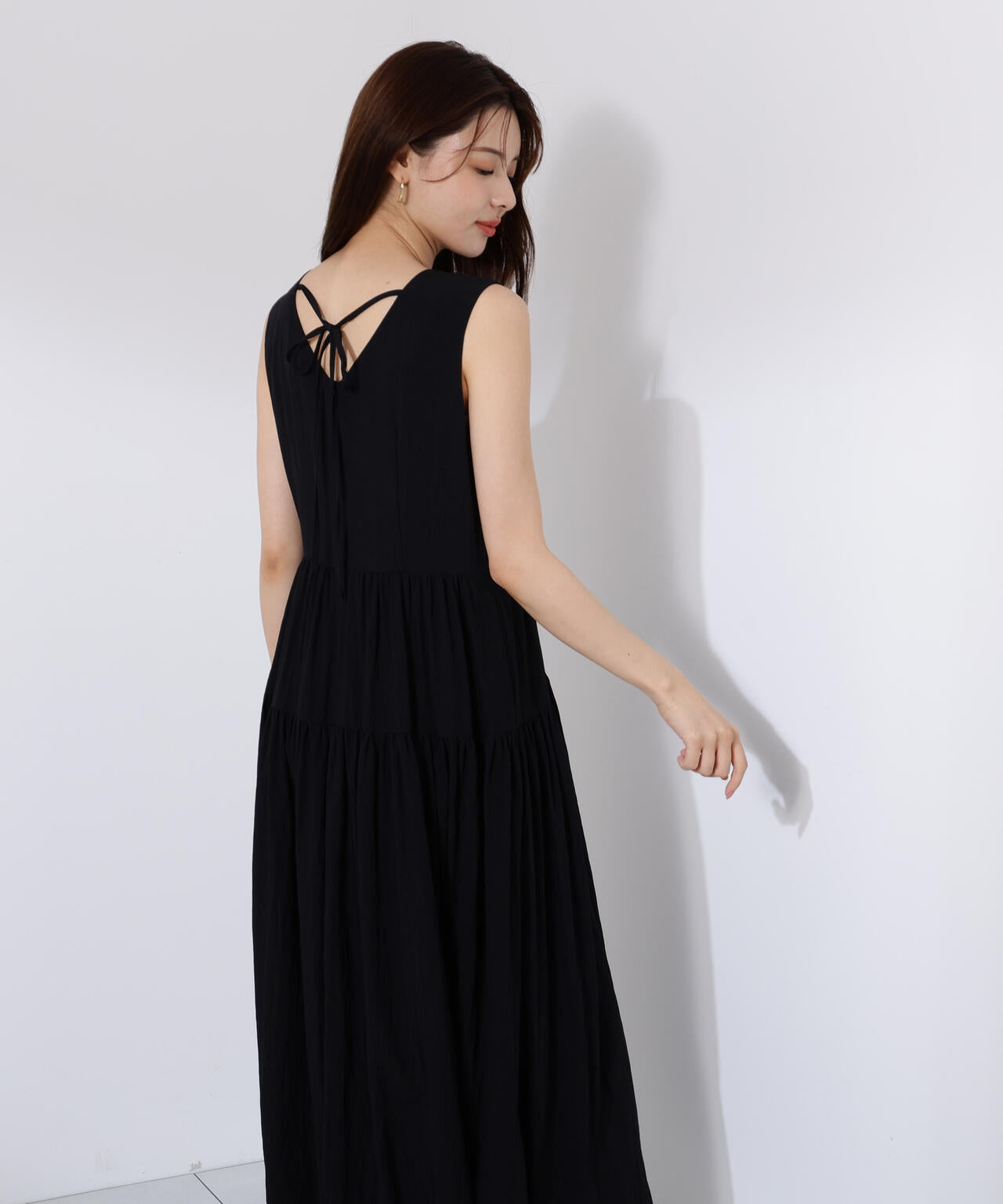 バックリボンティアードワンピース