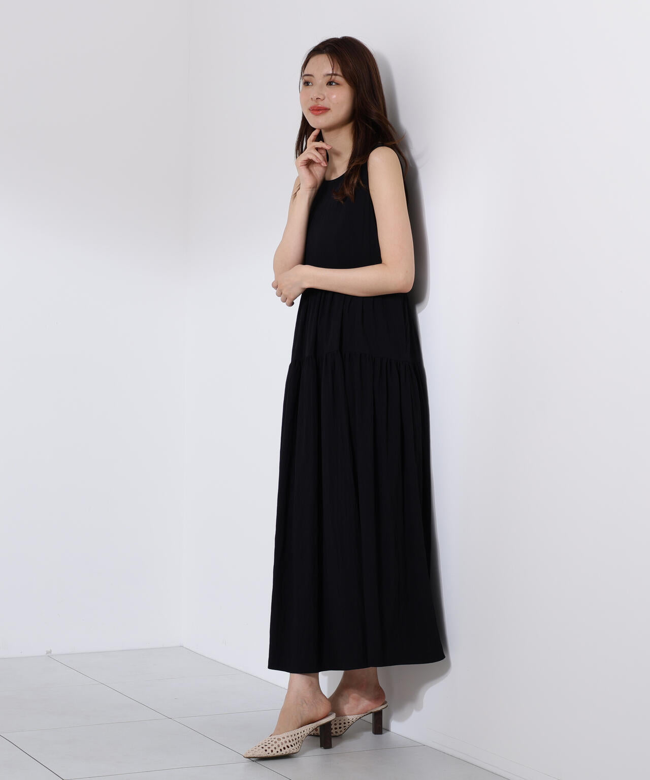 バックリボンティアードワンピース