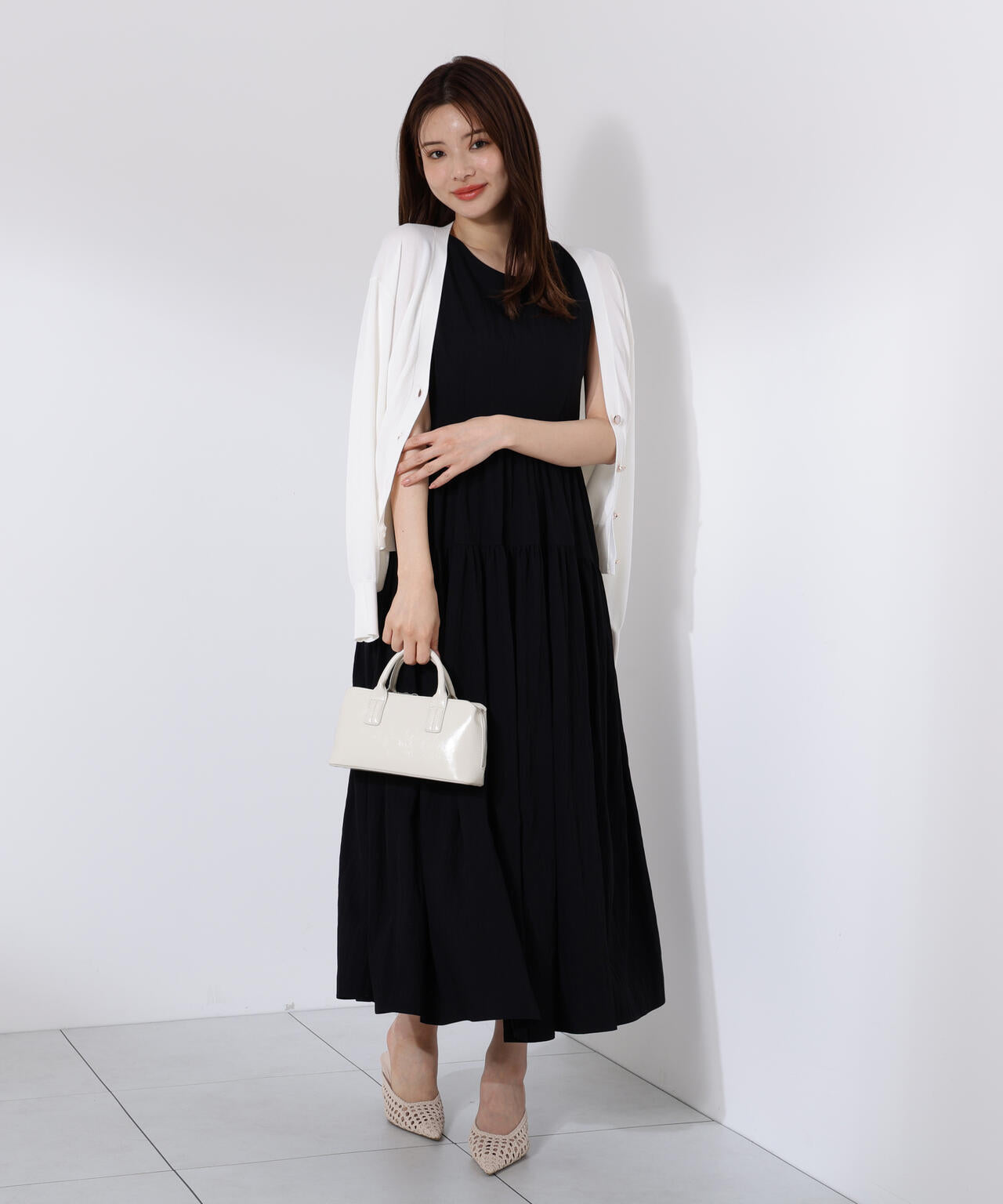 バックリボンティアードワンピース