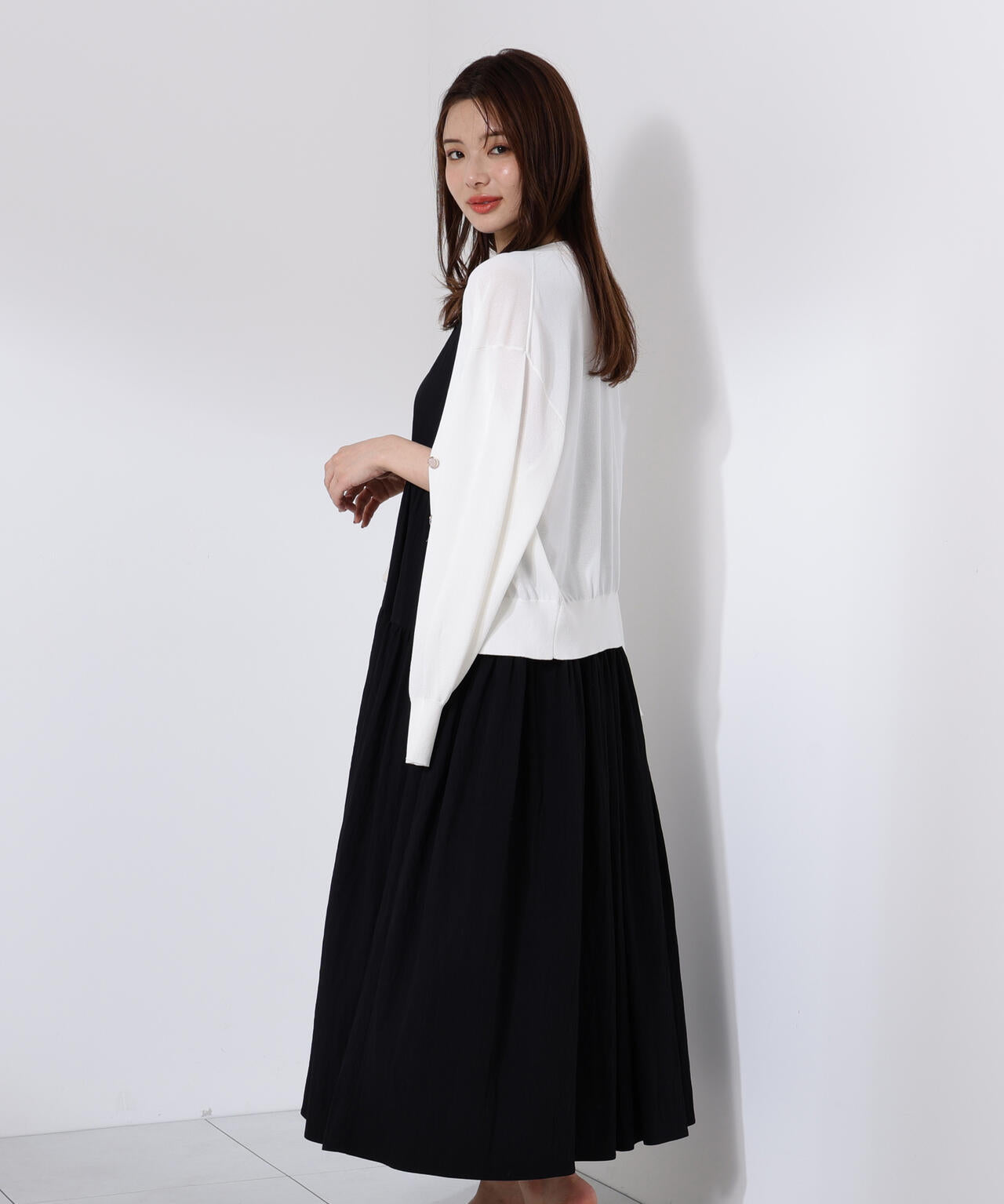 バックリボンティアードワンピース