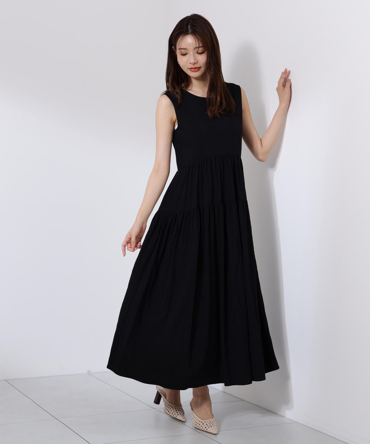 バックリボンティアードワンピース