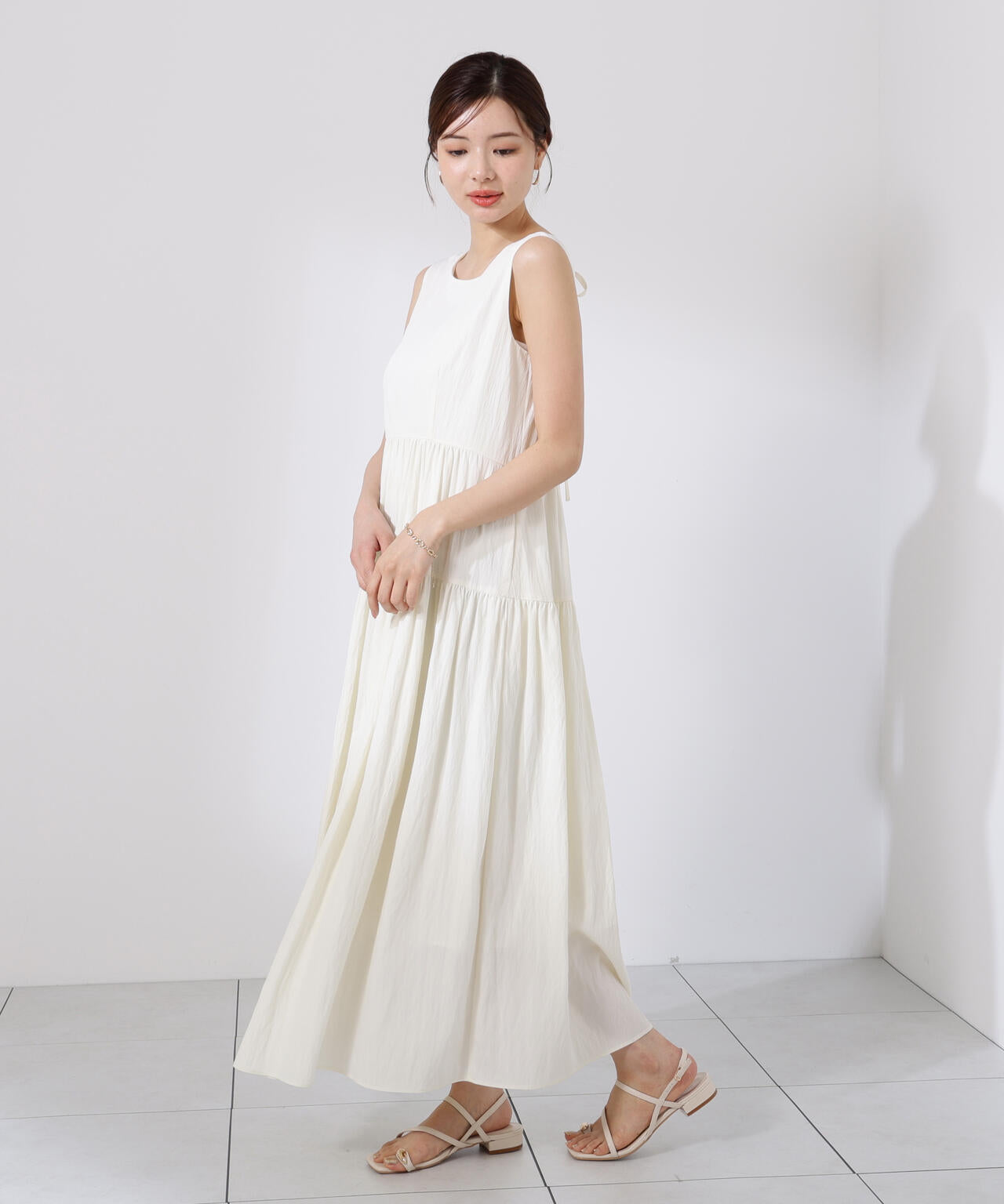 バックリボンティアードワンピース