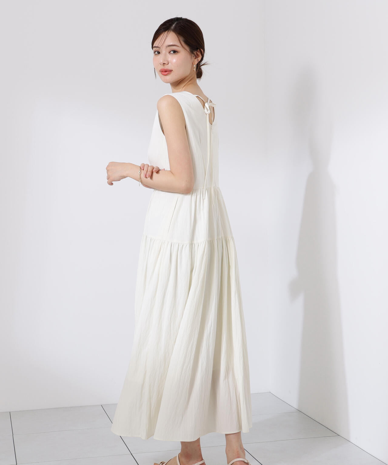 バックリボンティアードワンピース