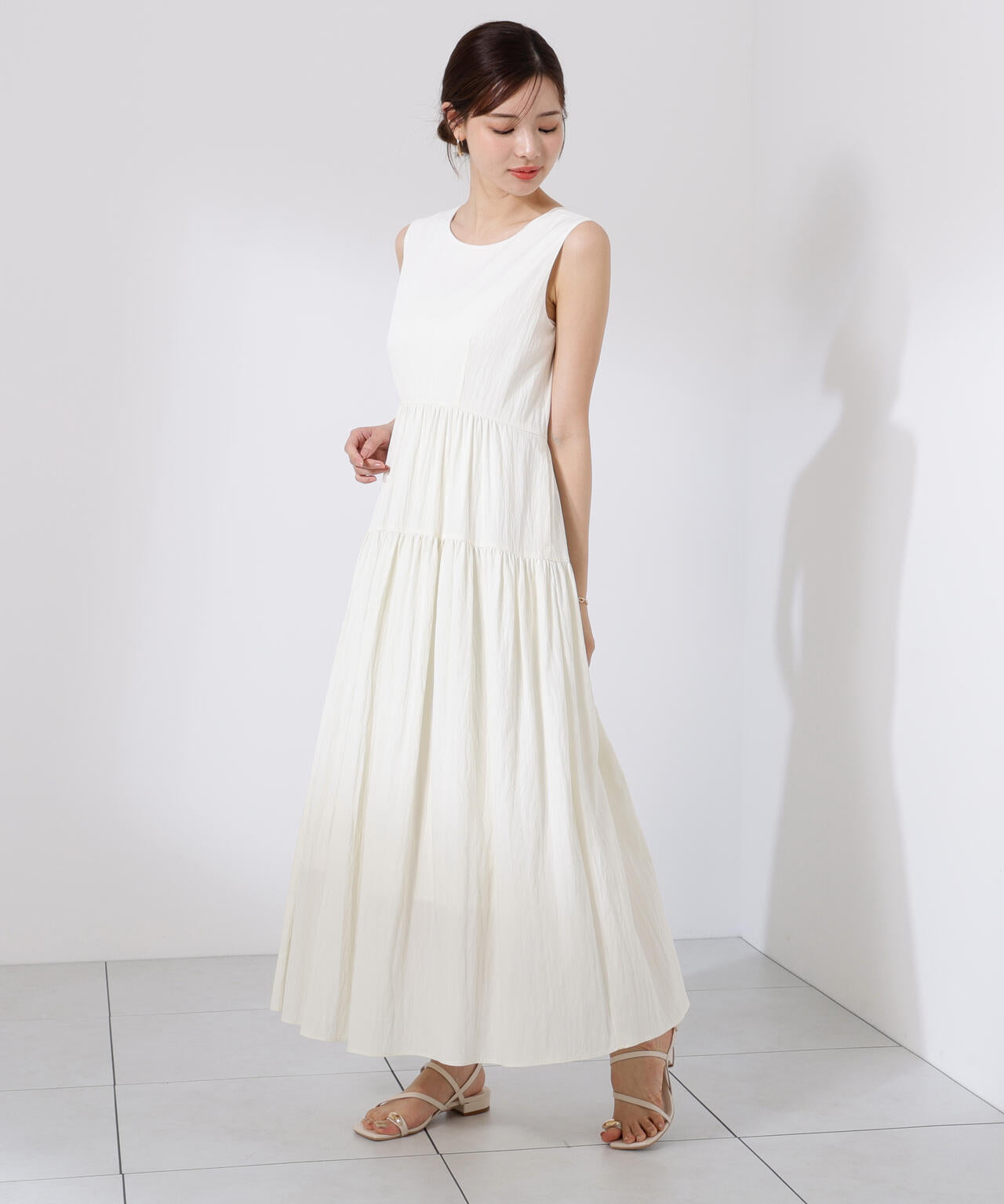 バックリボンティアードワンピース