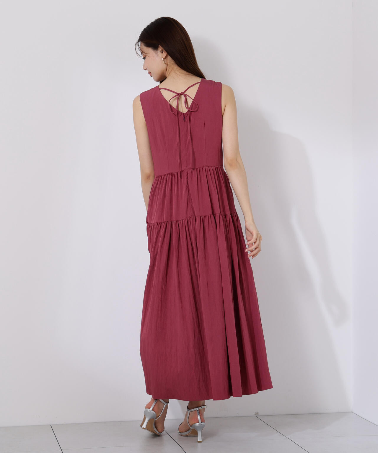 バックリボンティアードワンピース