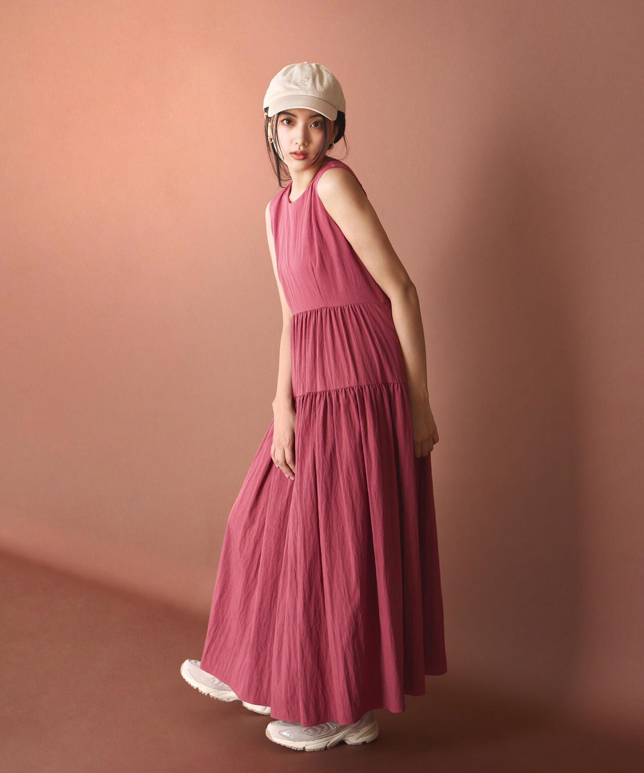 バックリボンティアードワンピース