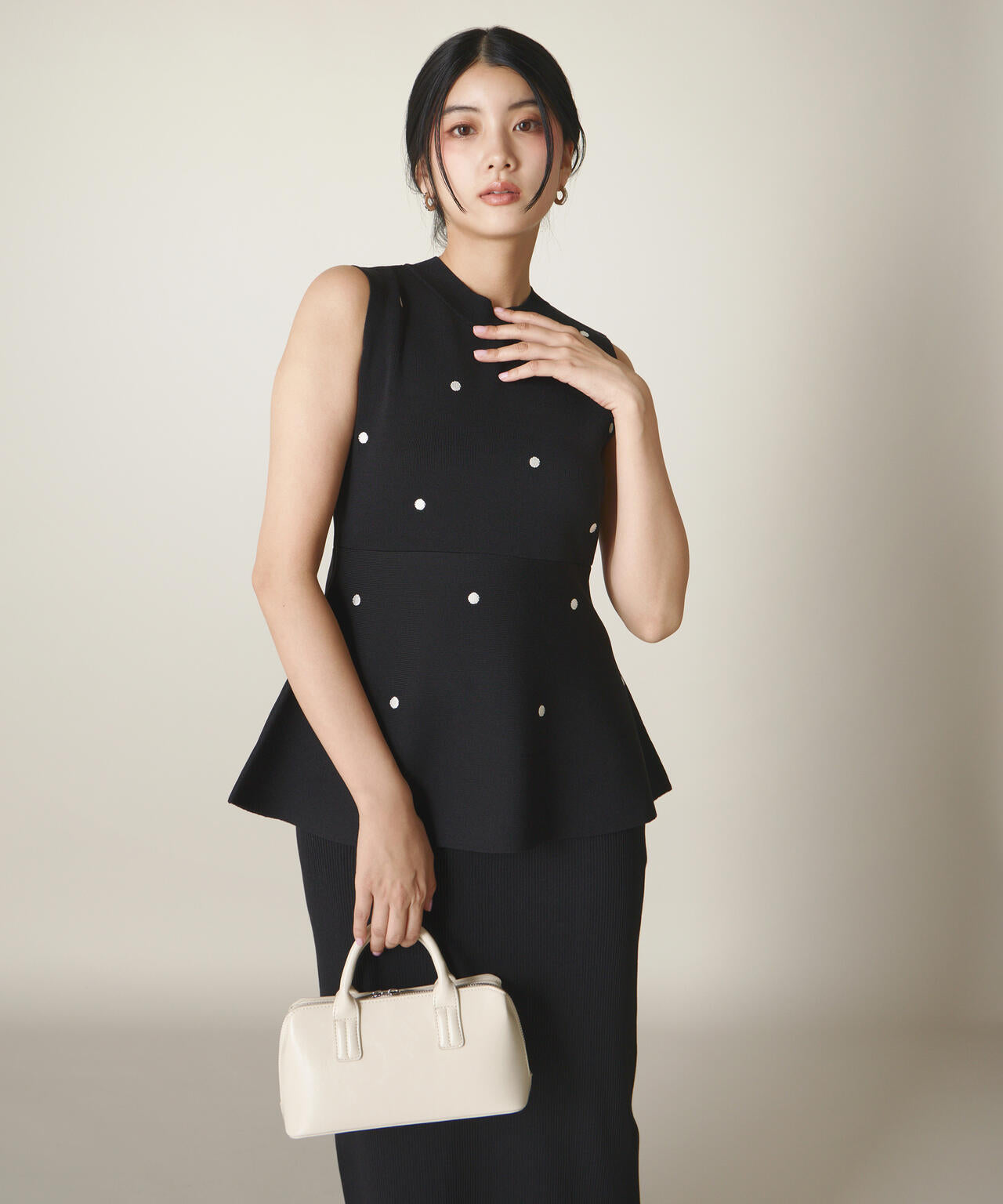 ドット刺繍ニットセットアップ