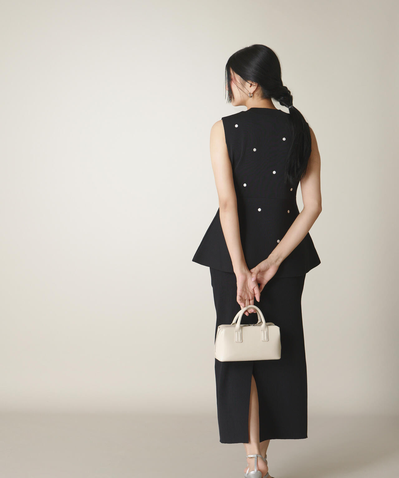 ドット刺繍ニットセットアップ