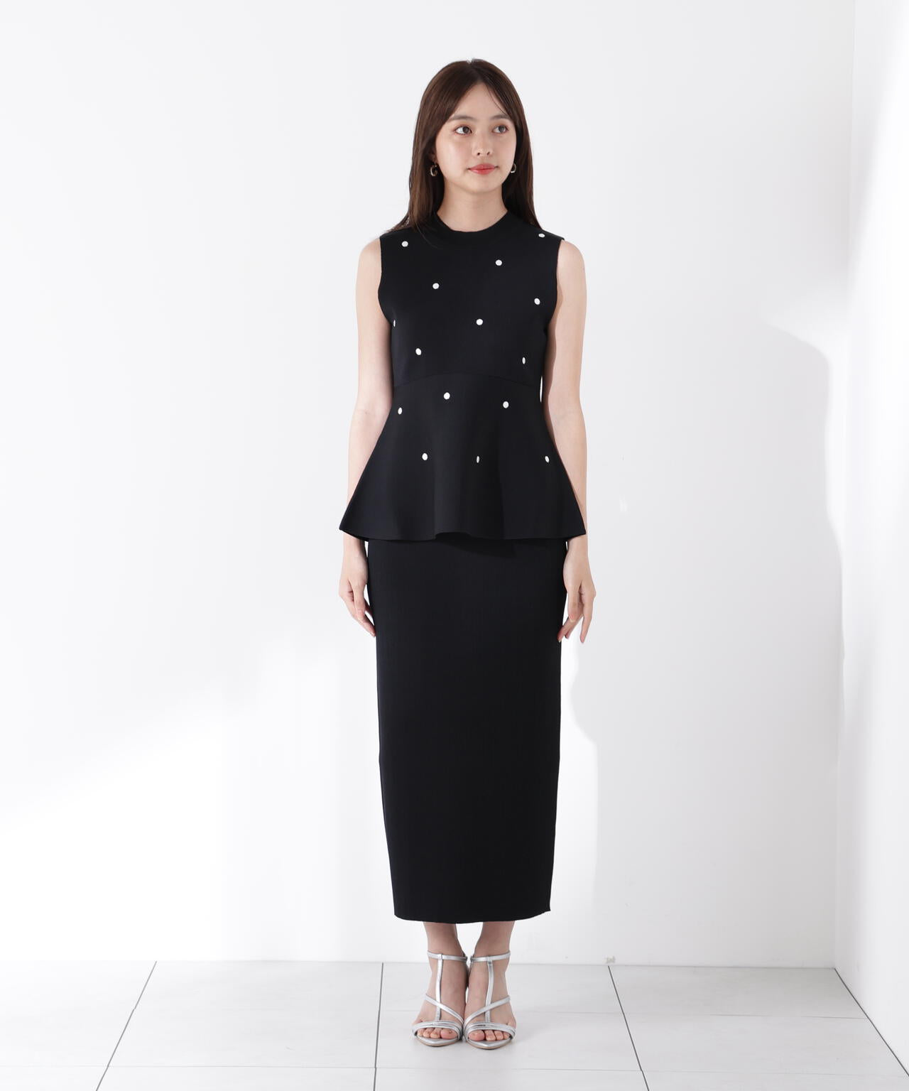 ドット刺繍ニットセットアップ