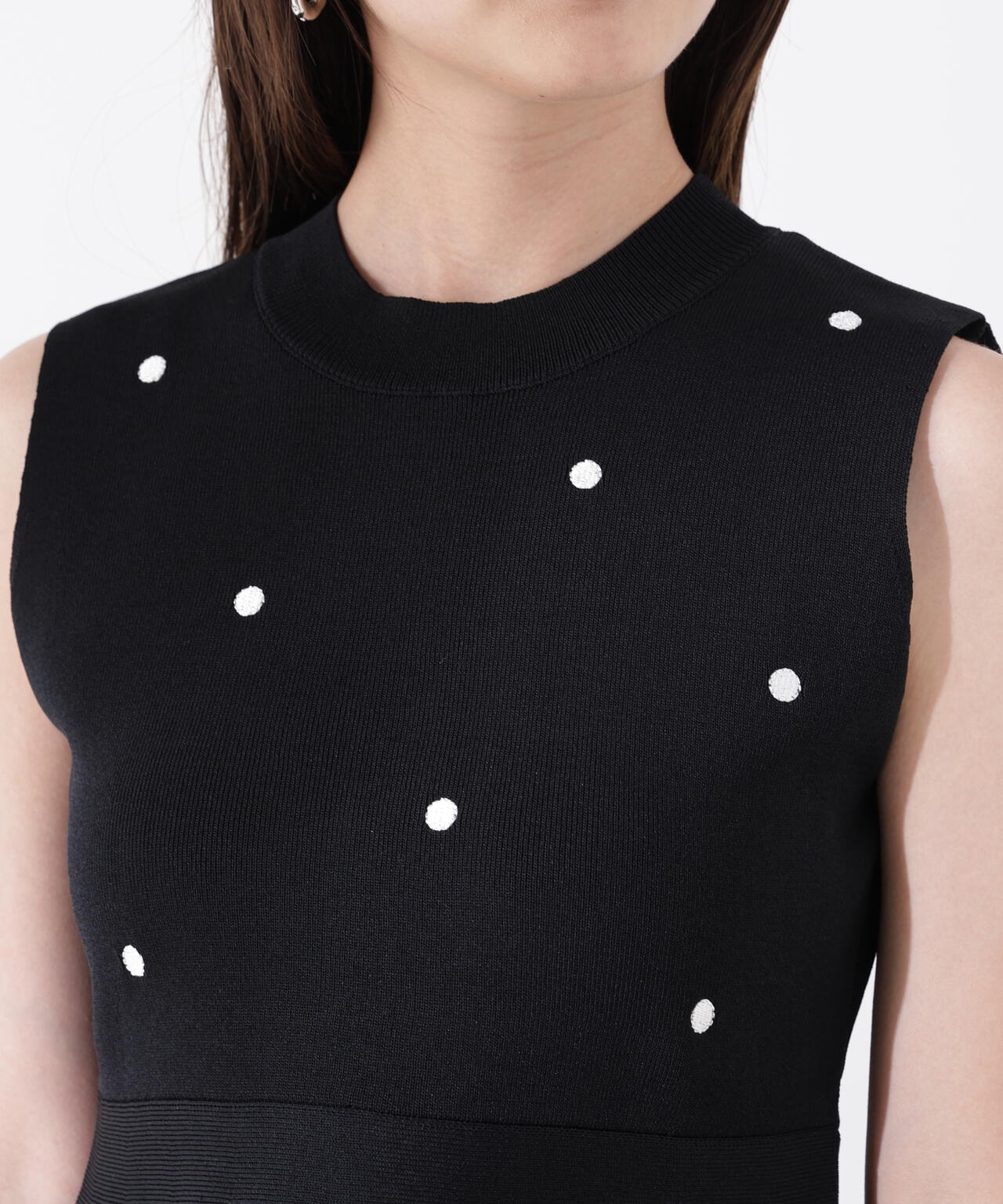 ドット刺繍ニットセットアップ