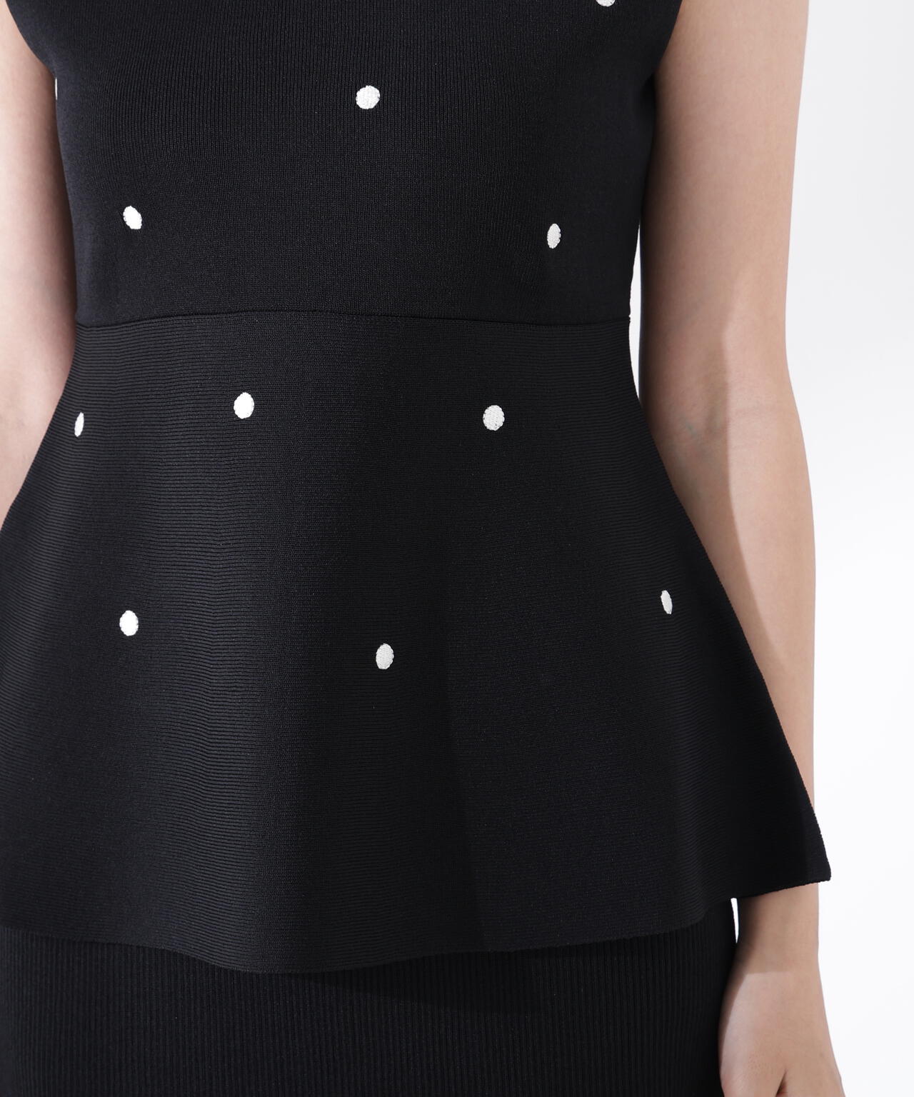 ドット刺繍ニットセットアップ