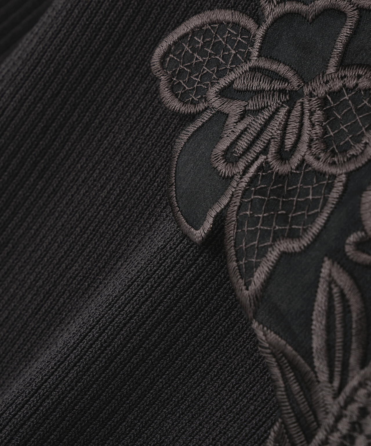 【松川星さん着用】ケープ風レース付きニットワンピース