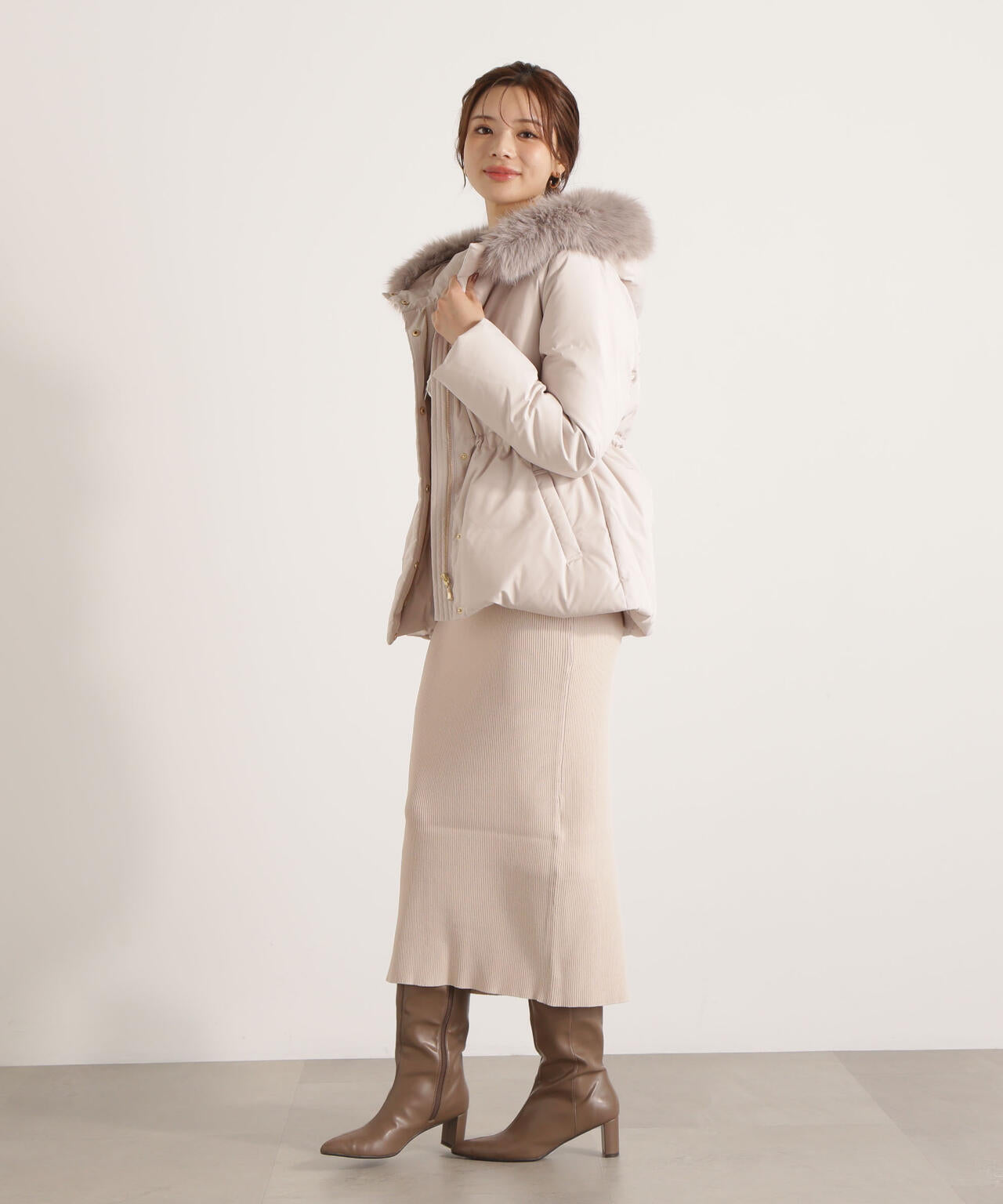 【松川星さん着用】ケープ風レース付きニットワンピース