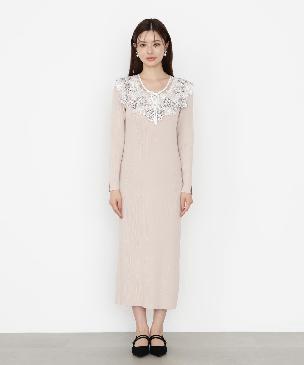 【松川星さん着用】ケープ風レース付きニットワンピース