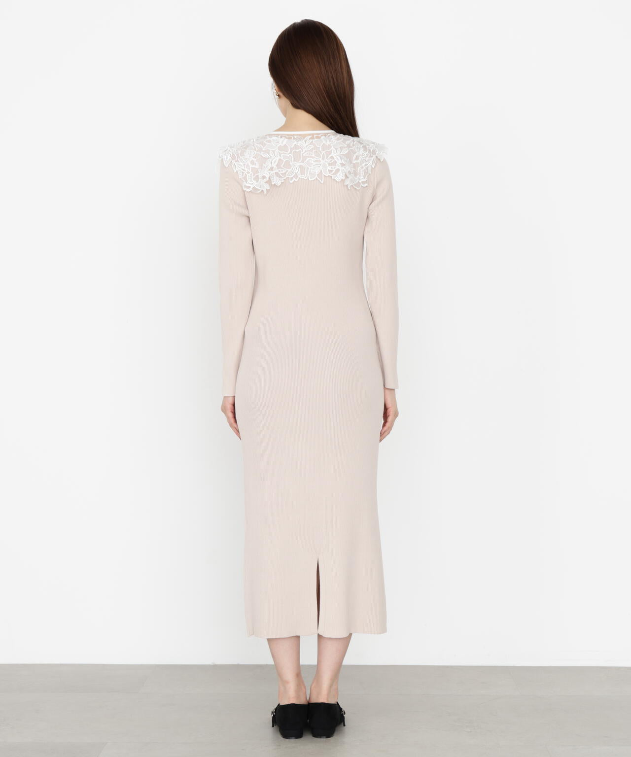 【松川星さん着用】ケープ風レース付きニットワンピース