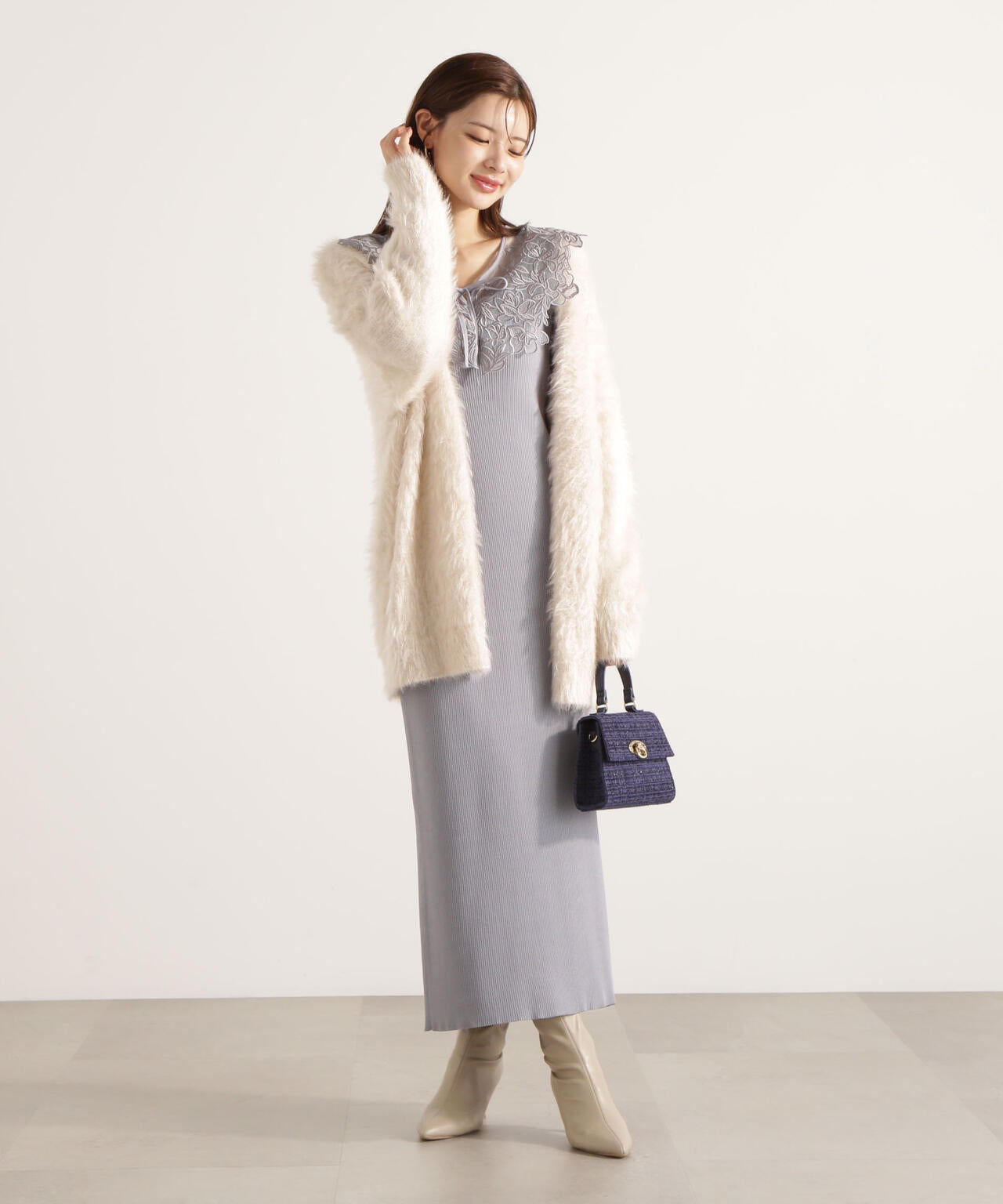 【松川星さん着用】ケープ風レース付きニットワンピース