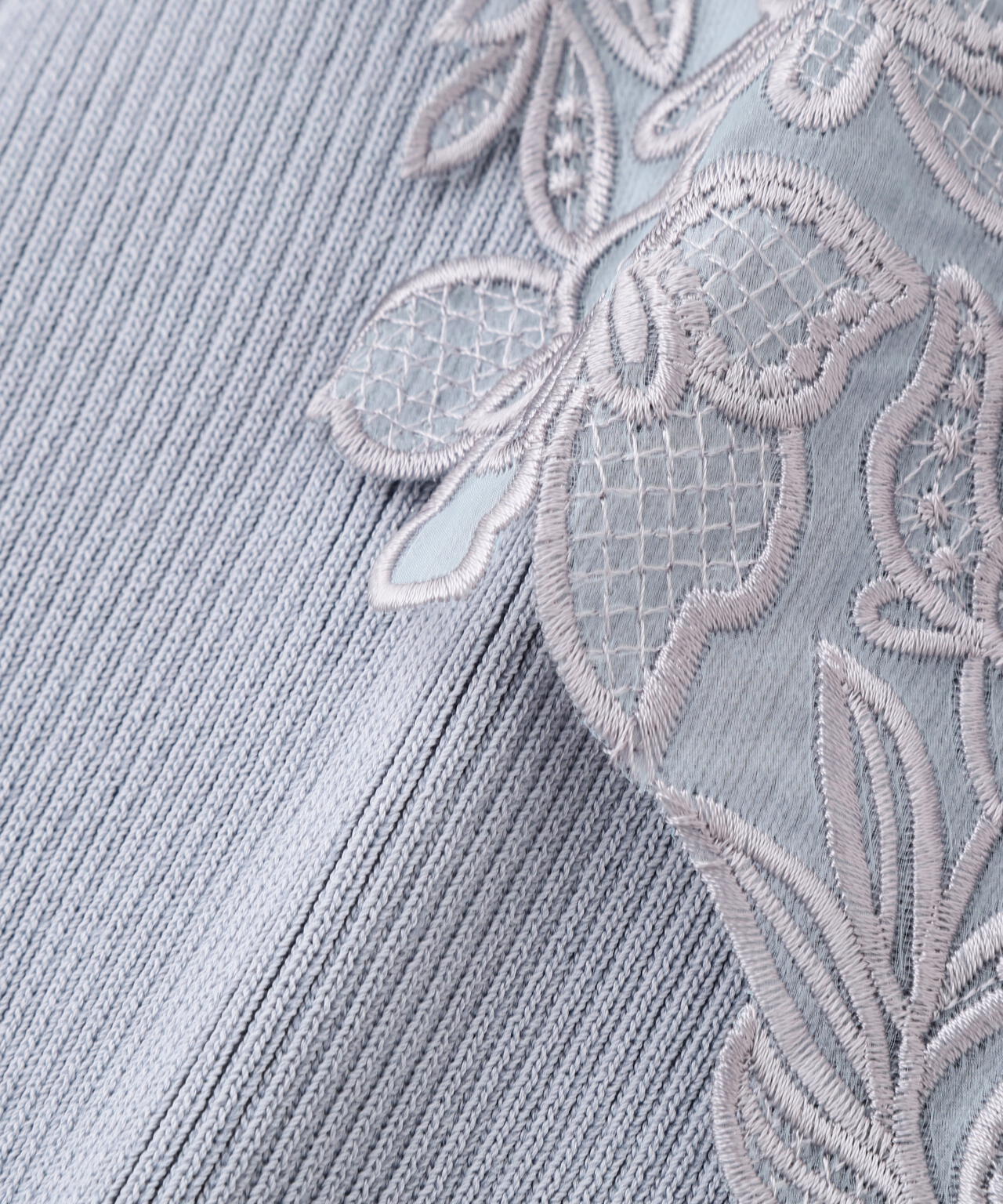 【松川星さん着用】ケープ風レース付きニットワンピース