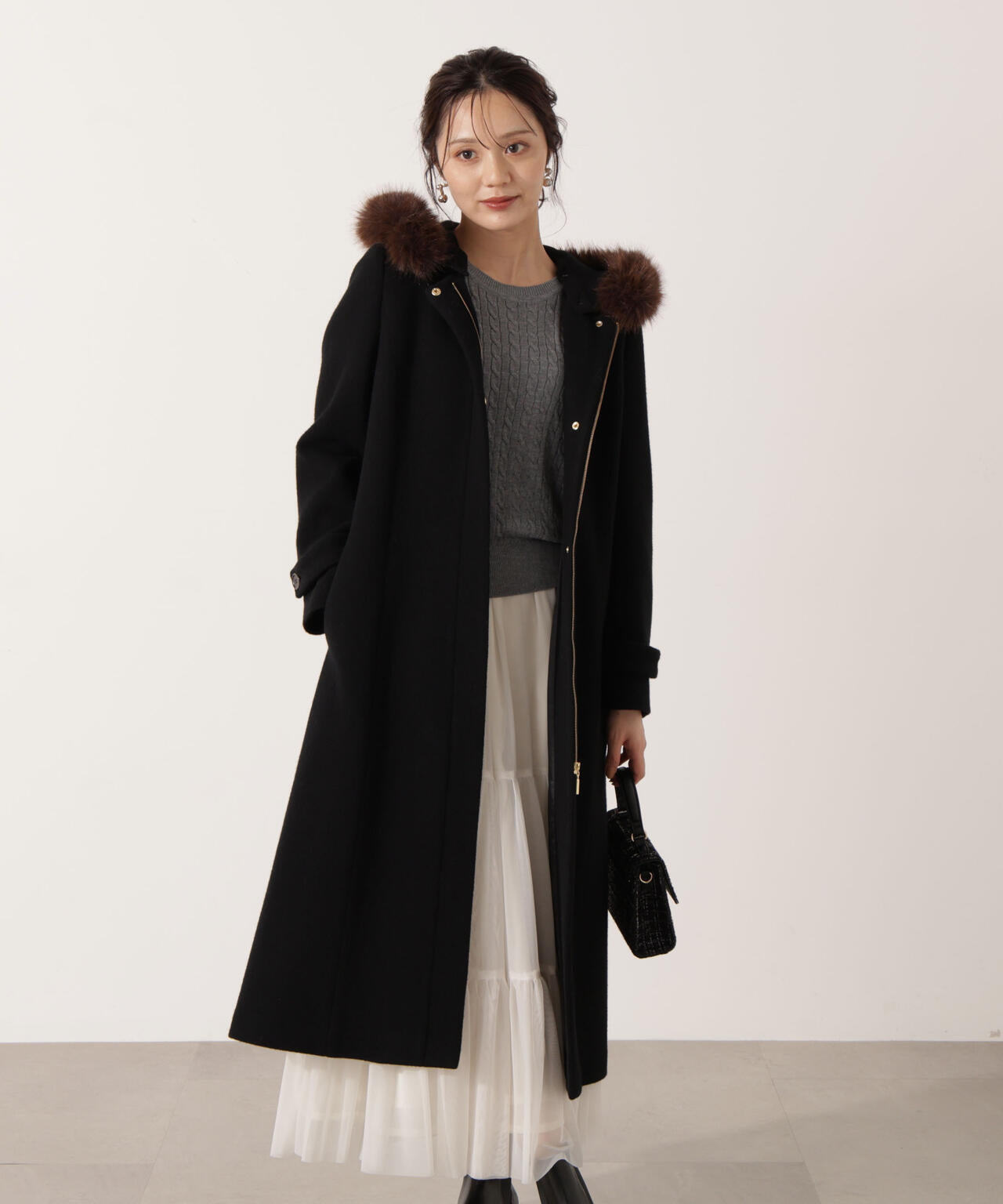 【加藤栞さん着用】モッサフードフェイクファーロングコート