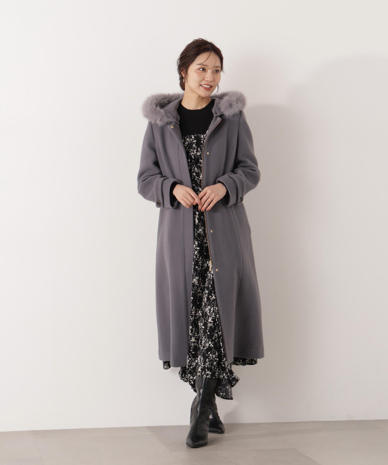 【加藤栞さん着用】モッサフードフェイクファーロングコート