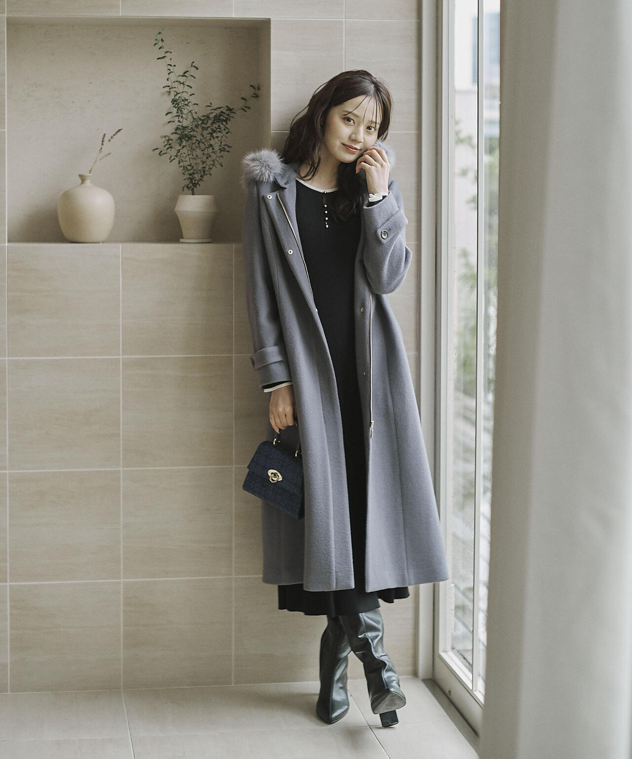 【加藤栞さん着用】モッサフードフェイクファーロングコート