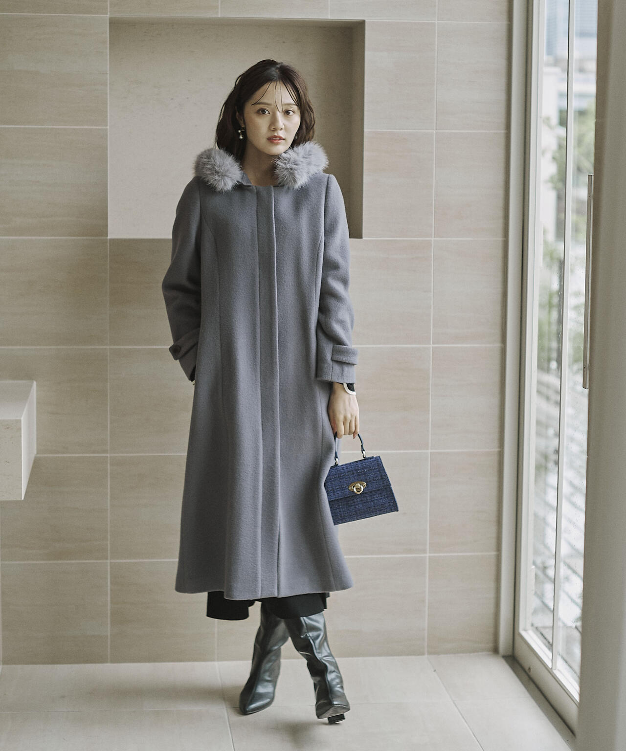 【加藤栞さん着用】モッサフードフェイクファーロングコート