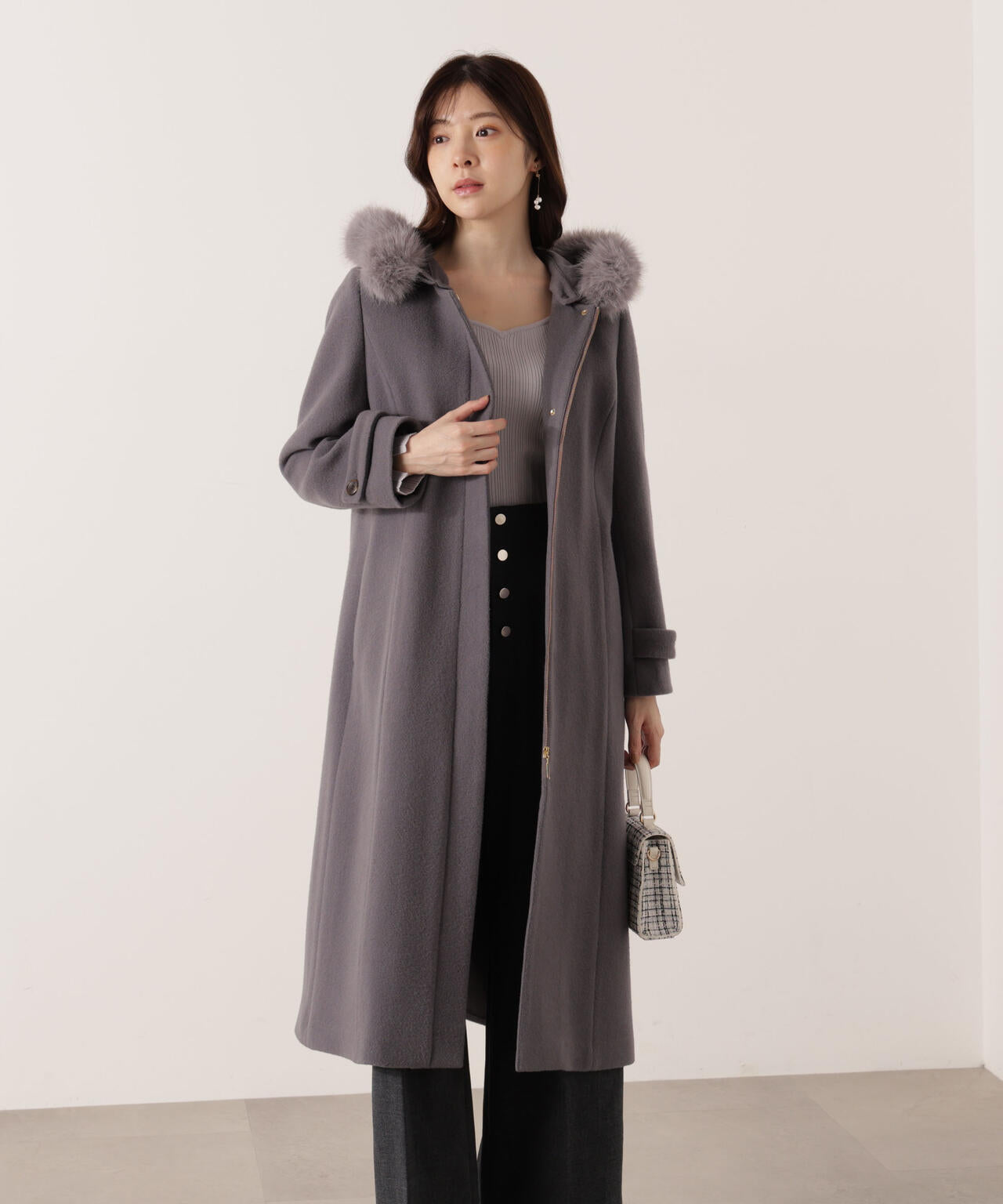 【加藤栞さん着用】モッサフードフェイクファーロングコート