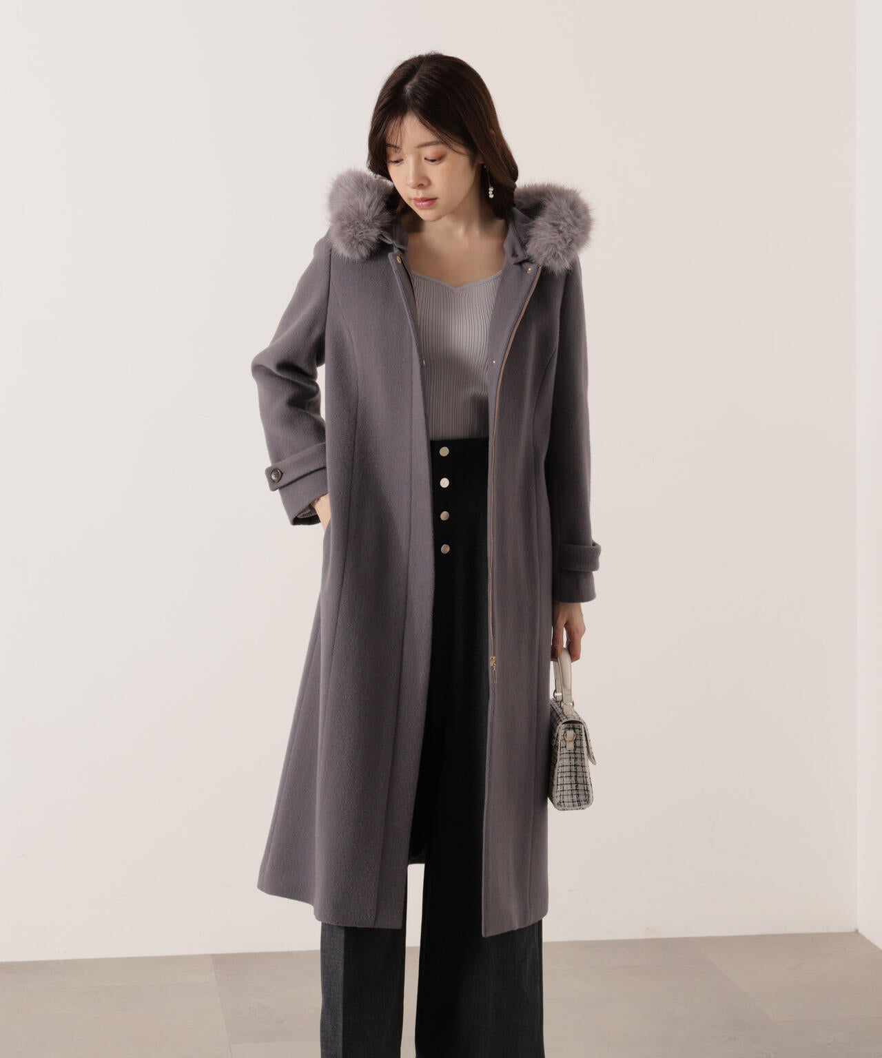 【加藤栞さん着用】モッサフードフェイクファーロングコート