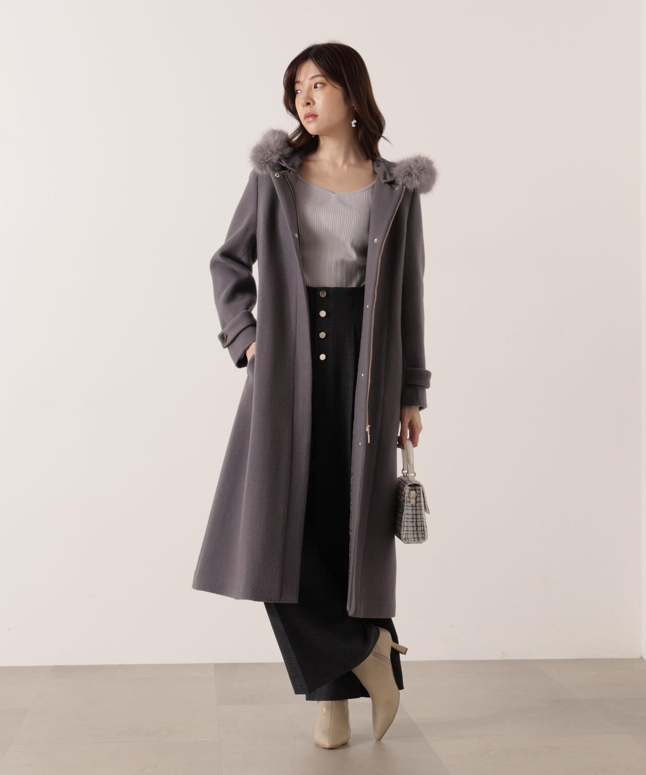 【加藤栞さん着用】モッサフードフェイクファーロングコート