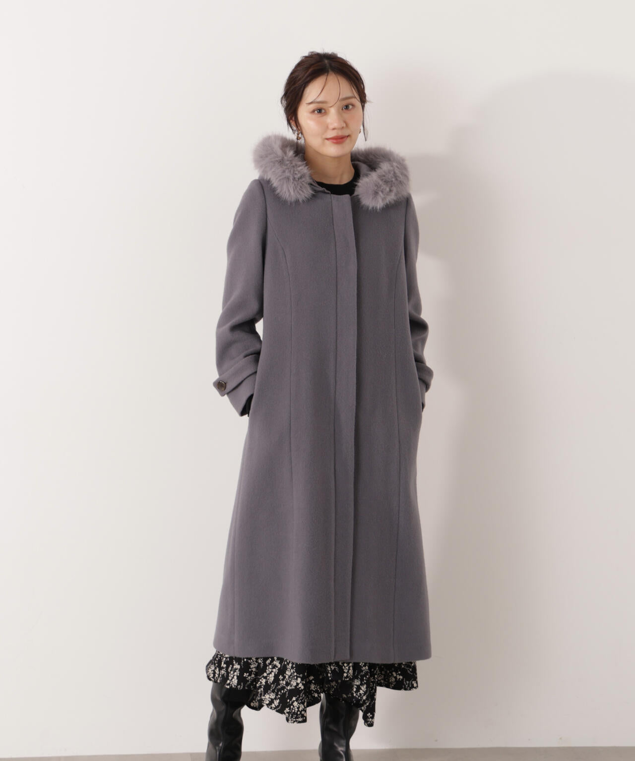 【加藤栞さん着用】モッサフードフェイクファーロングコート